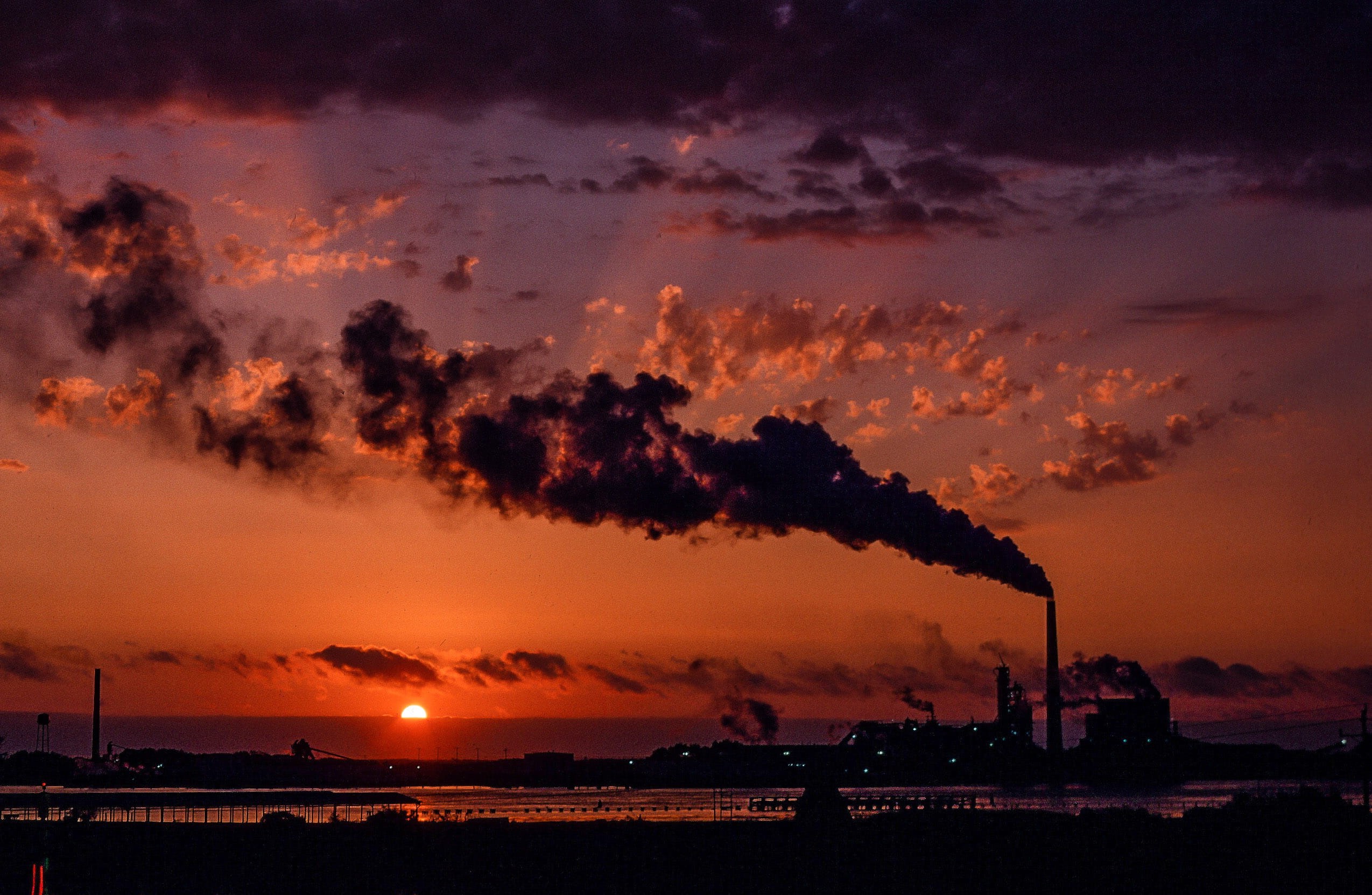 dawn, silhouette, power, smoke, 1080P, smoke - physical structure, environment, clouds, fuel and power generation, dark, no people, technology, gas, smokestack, HD Wallpaper