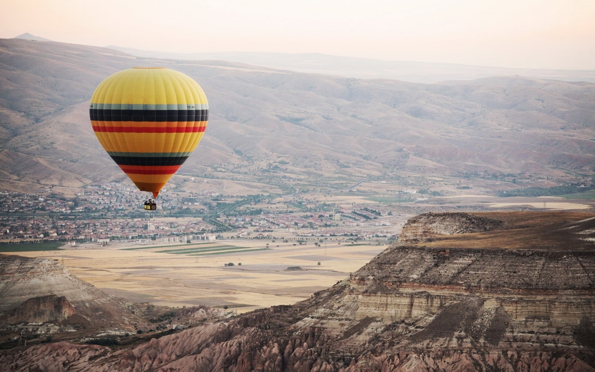 balloon, black, hot air balloon, non-urban scene, hot air balloons, yellow, travel, flying, mountain range, environment, transportation, adventure, no people, HD Wallpaper