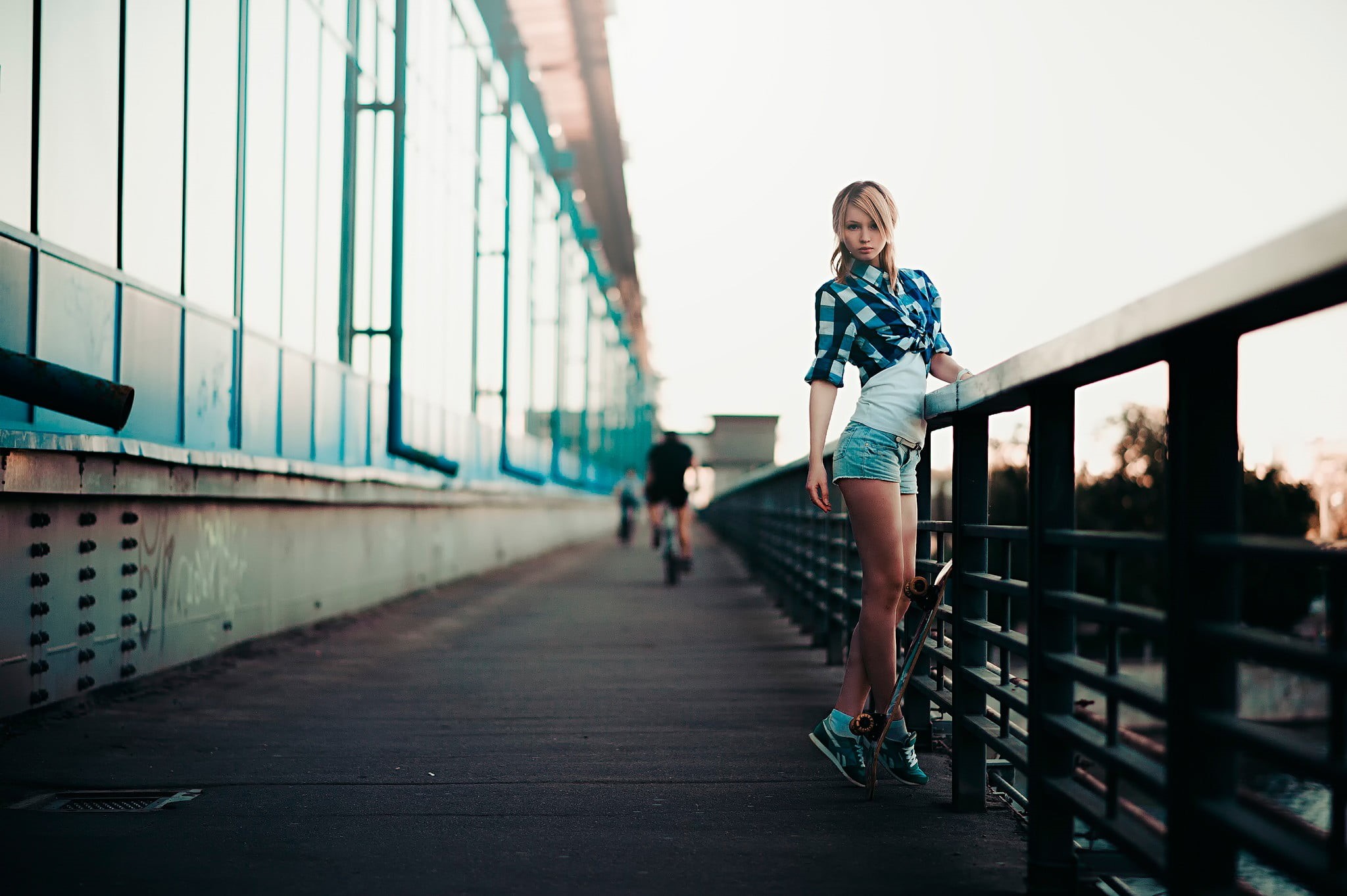 leisure activity, clothing, women outdoors, hairstyle, full length, adult, young women, short, connection, shorts, day, s, women, bridge - man made structure, HD Wallpaper