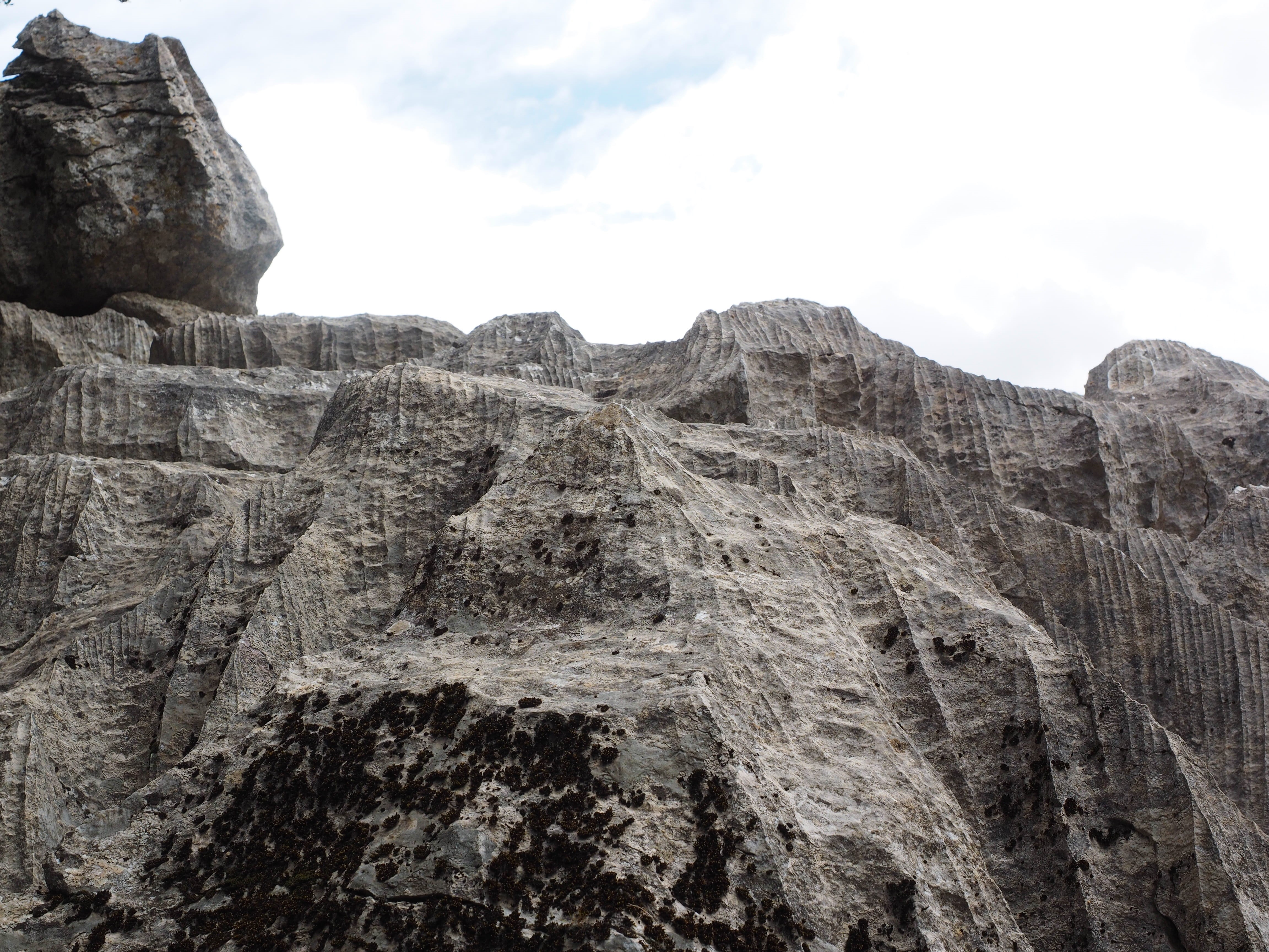 geology, mountan, beauty in nature, sky, low, outdoors, cloud - sky, low angle view, karst, rock - object, mallorca, mountain range, moleta de binifaldó, HD Wallpaper