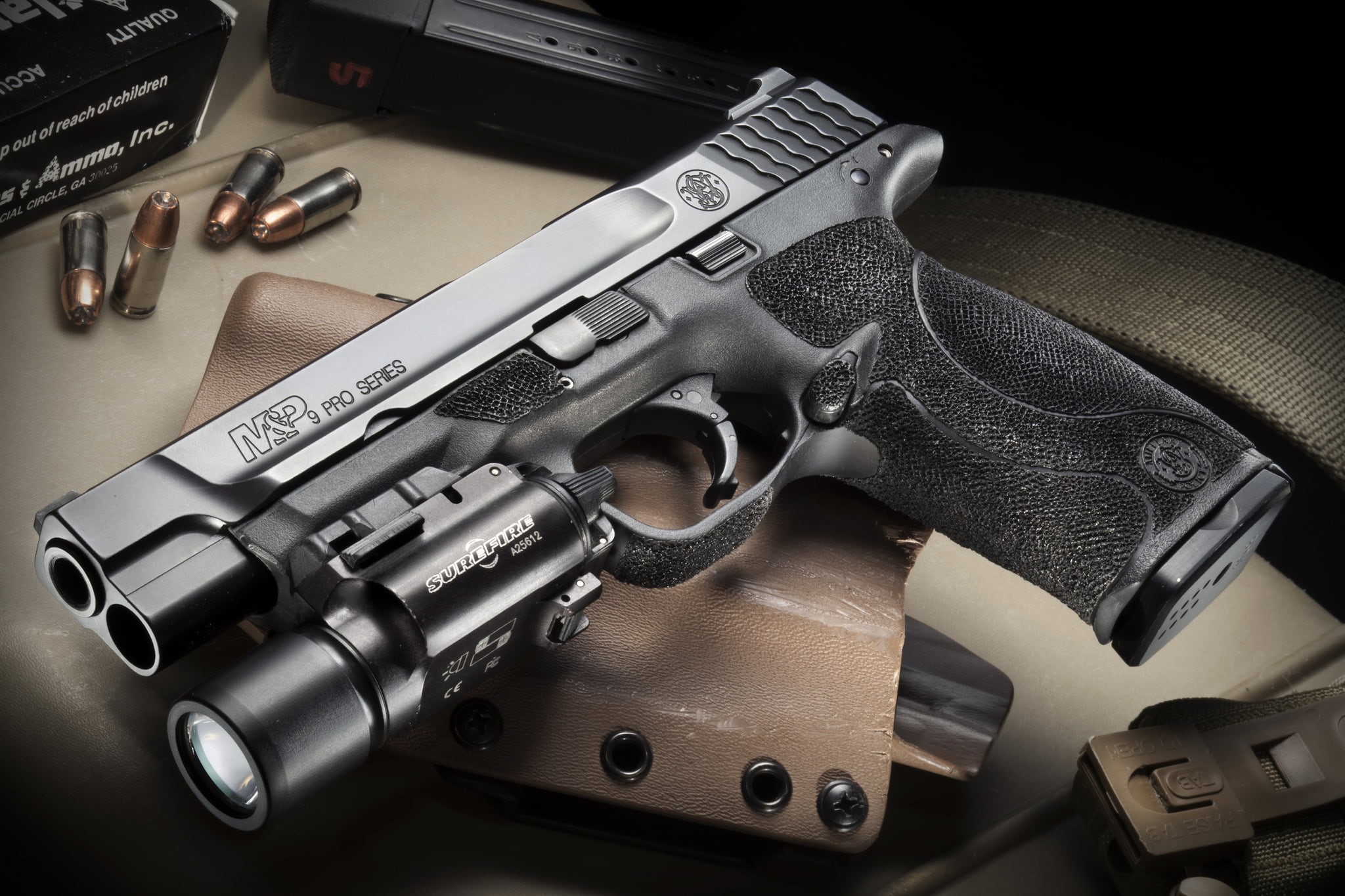 high angle view, Mandamp;P, aggression, Smith andamp; Wesson, pistol, flashlight, still life, weapons, security, close-up, bullet, crime, warning sign, HD Wallpaper