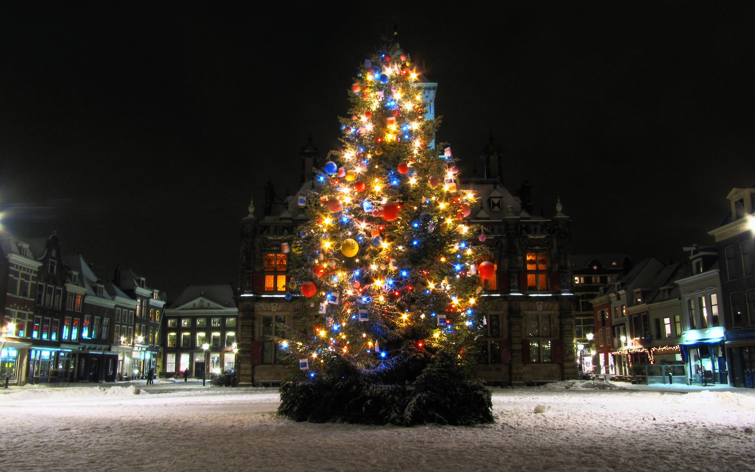 december, town, christmas market, year, street, famous Place, outdoors, building exterior, christmas Tree, light - Natural Phenomenon, season, city, christmas Decoration, HD Wallpaper