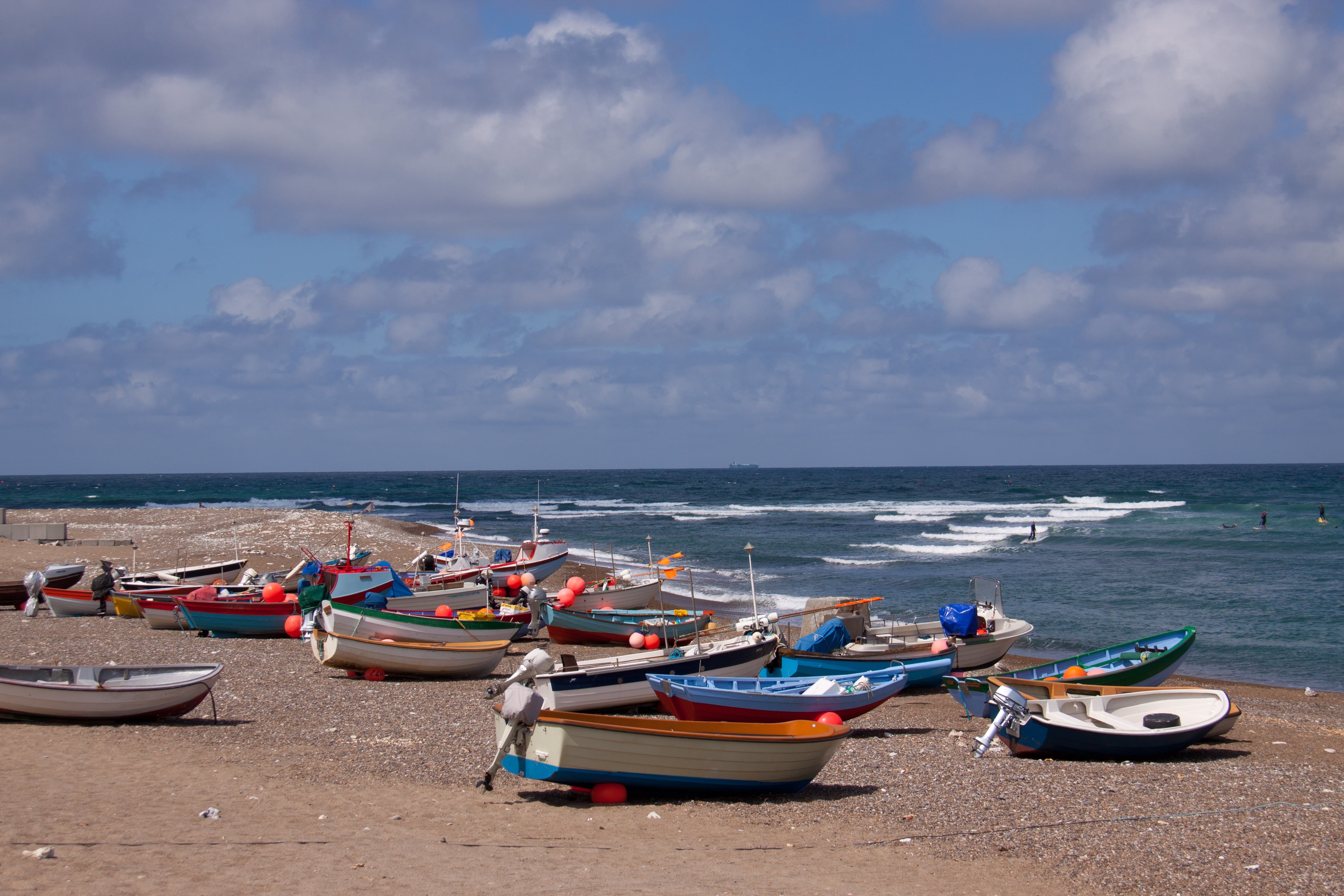 horizon, horizon over water, ocean, 4K, water, transportation, mode of transportation, fishery, windy, beach, klitmoeller, boats, bluish, fishing boat, HD Wallpaper