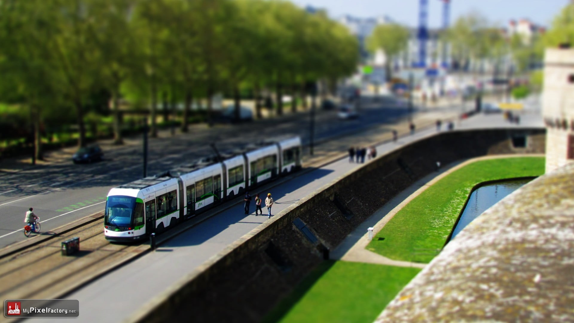 train, cable Car, car, speed, day, tilt-shift, transportation, public Transportation, white, people Traveling, travel, focus, architecture, commuter, Nantes, HD Wallpaper