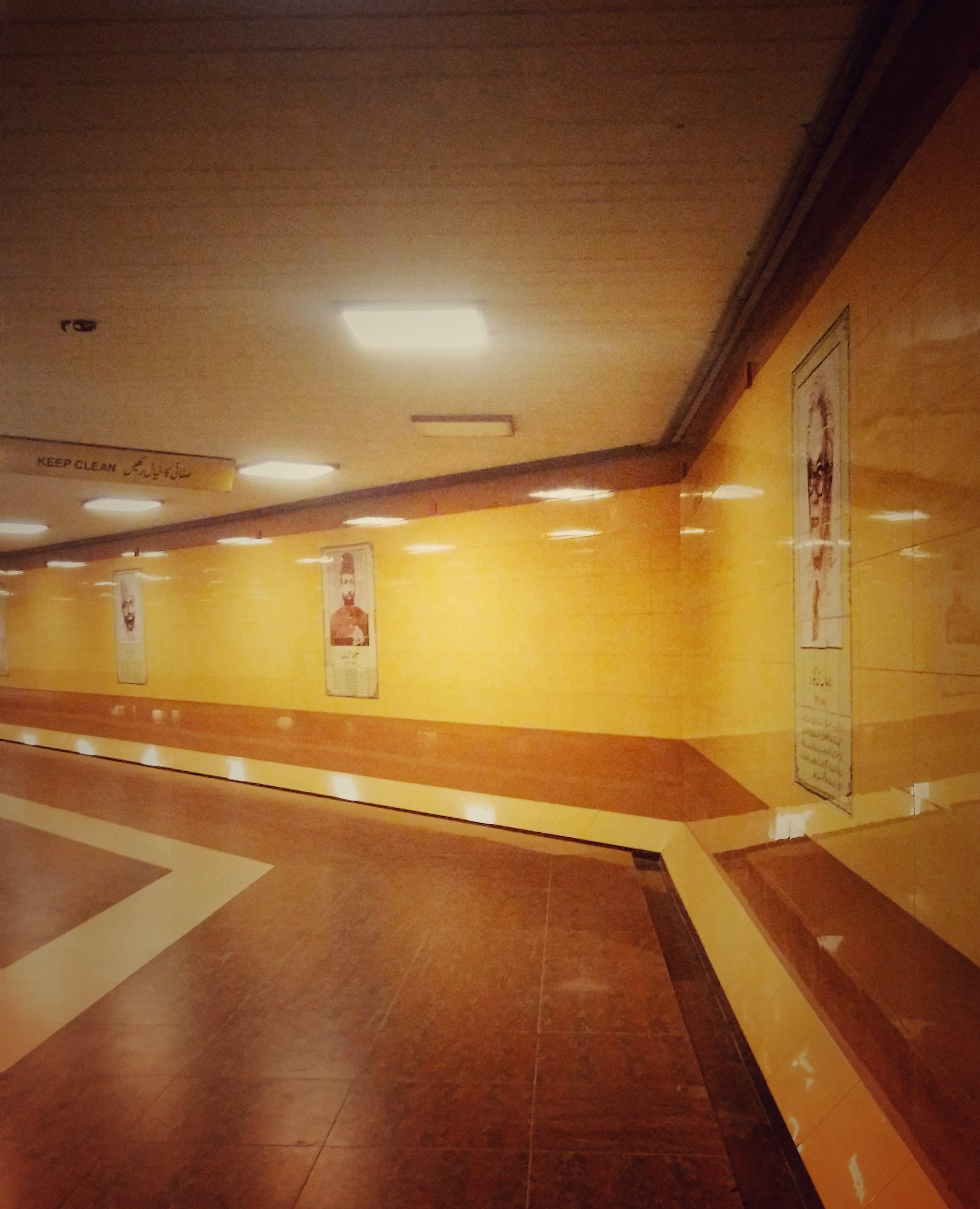 metro, direction, lighting equipment, built structure, flooring, underpass, subway, no people, public transportation, transportation, wall - building feature, Phone HD Wallpaper