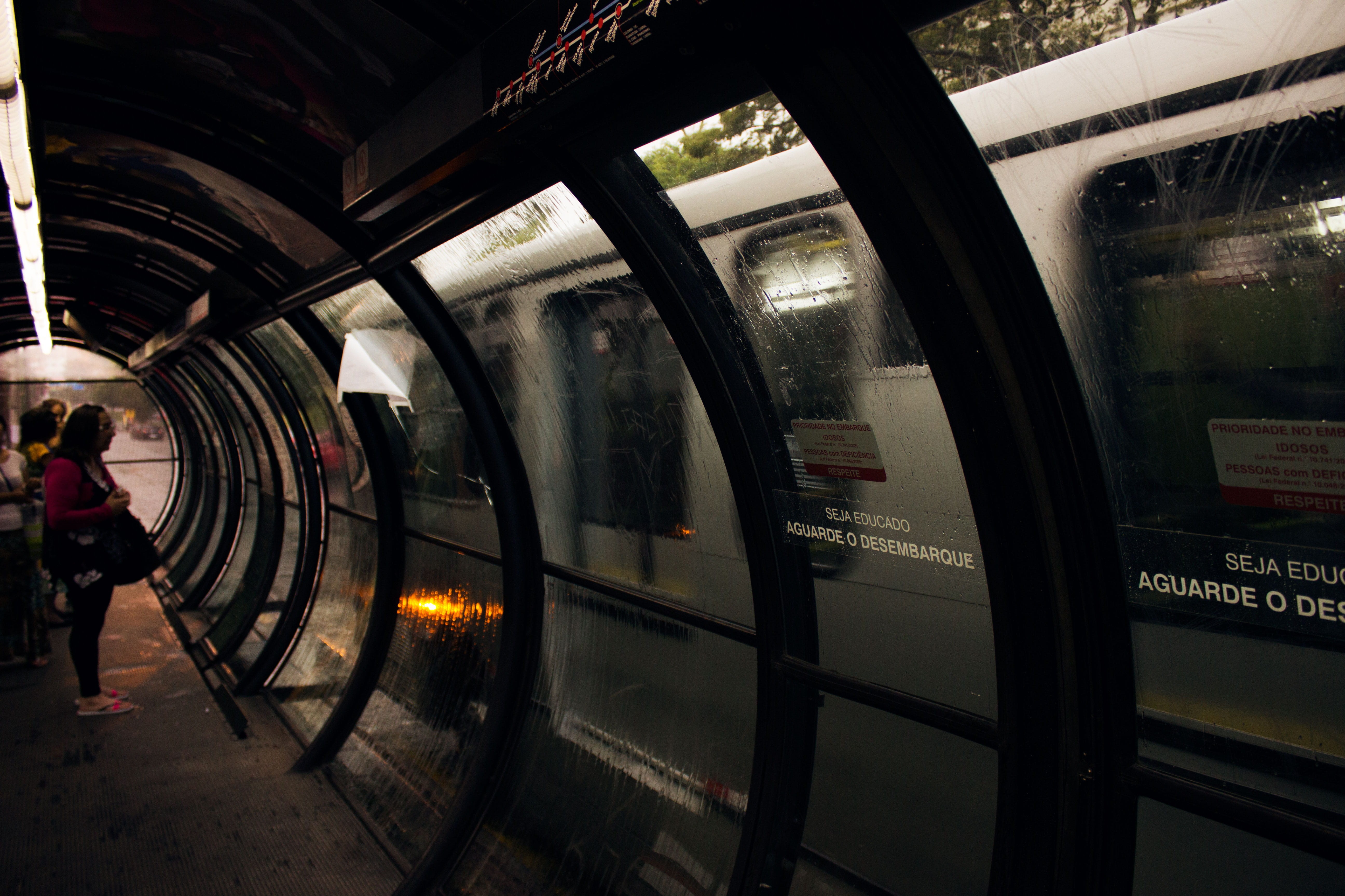 men, indoors, tunnel, glass - material, subway train, 5K, bus stop, shirt, business, mode of transportation, standing, woman, pink, train - vehicle, subway system, HD Wallpaper