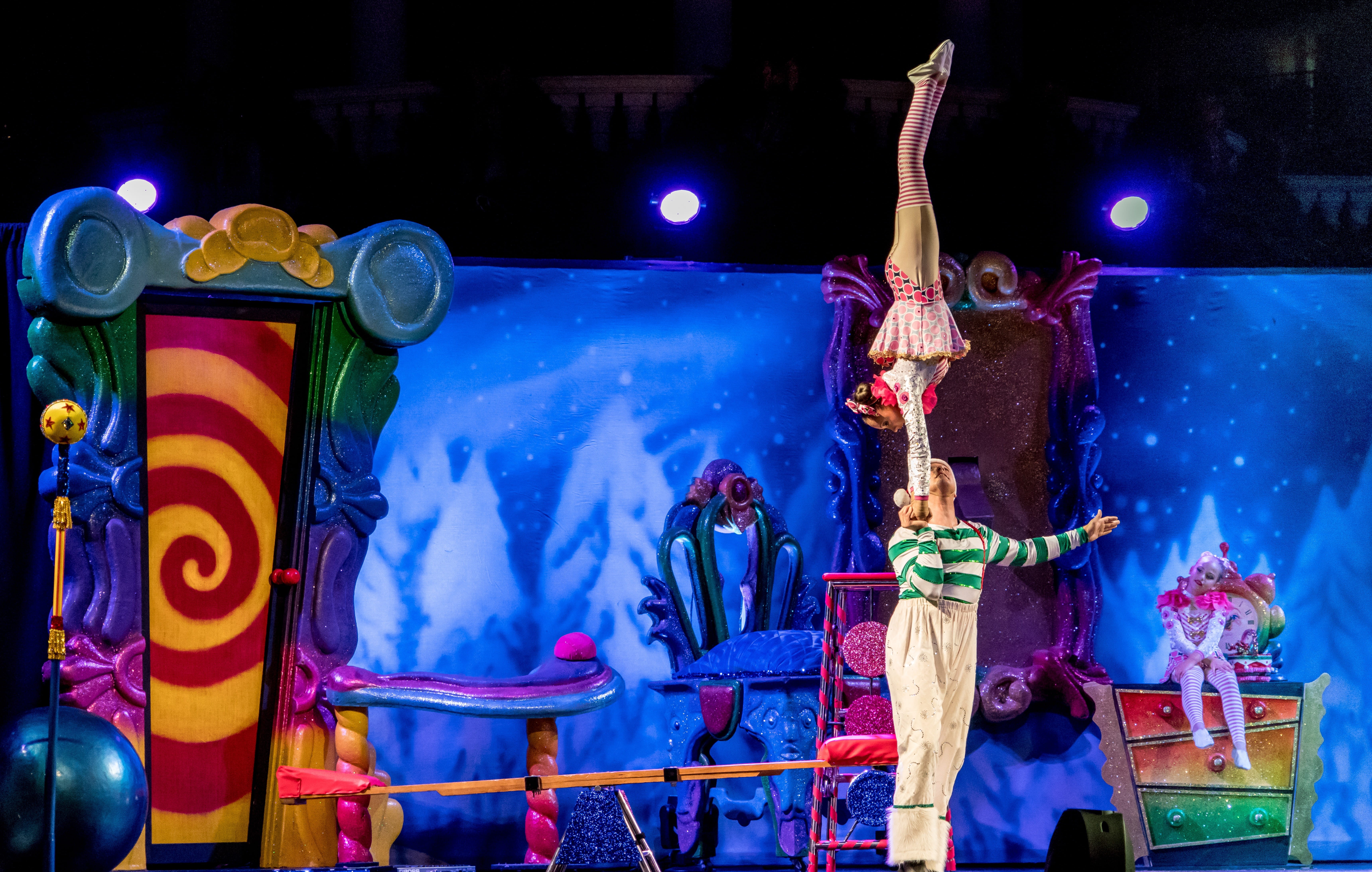 balance, representation, person, limb, woman, men, arms raised, happy, indoors, caucasian, cirque, du, candy cane, performance, orlando, night, xmas, stunt, HD Wallpaper