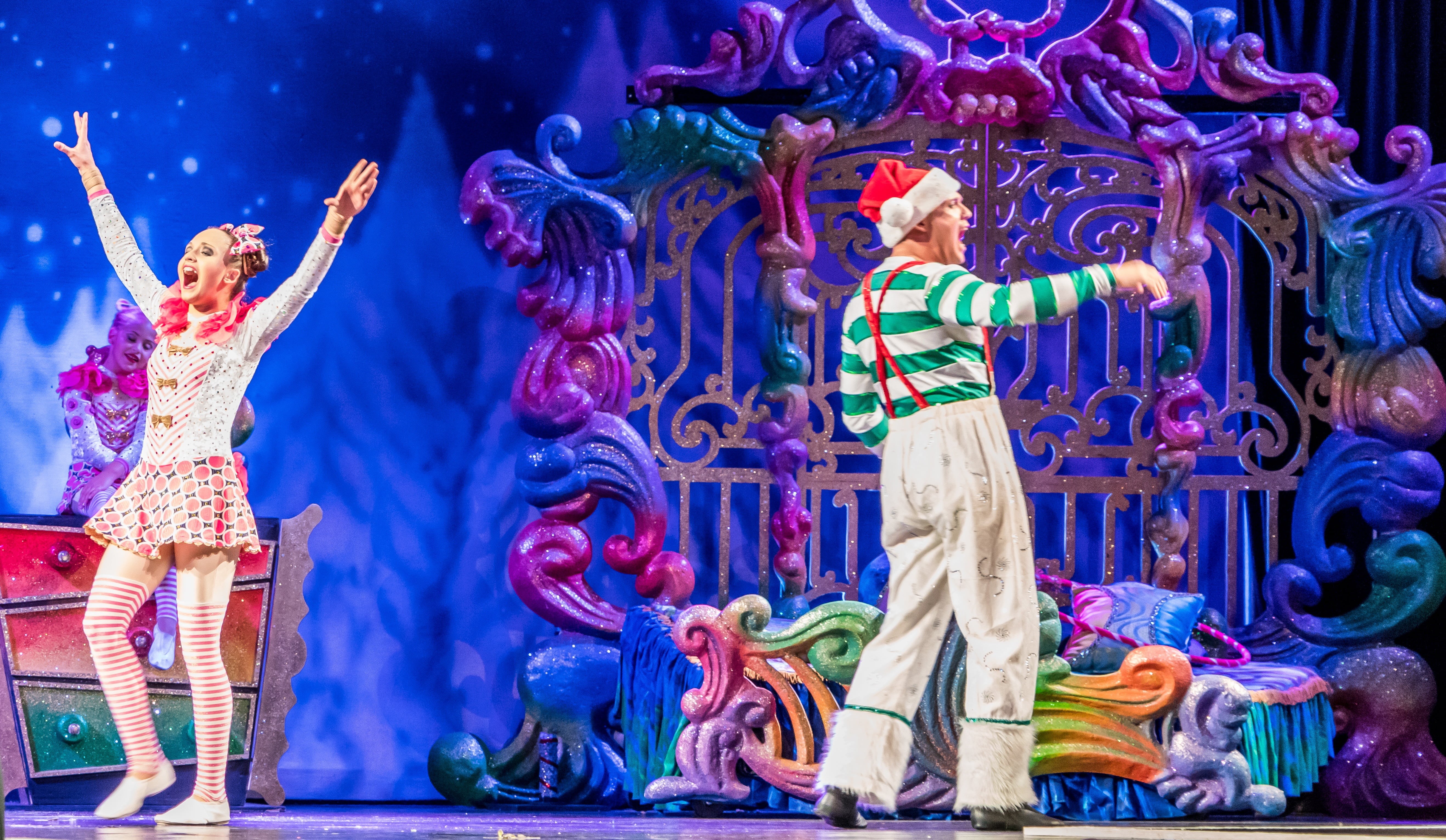 gaylord palms, celebration, candy cane, hat, performing, orlando, holiday show, man, acrobats, emotion, arts culture and entertainment, woman, group of people, HD Wallpaper