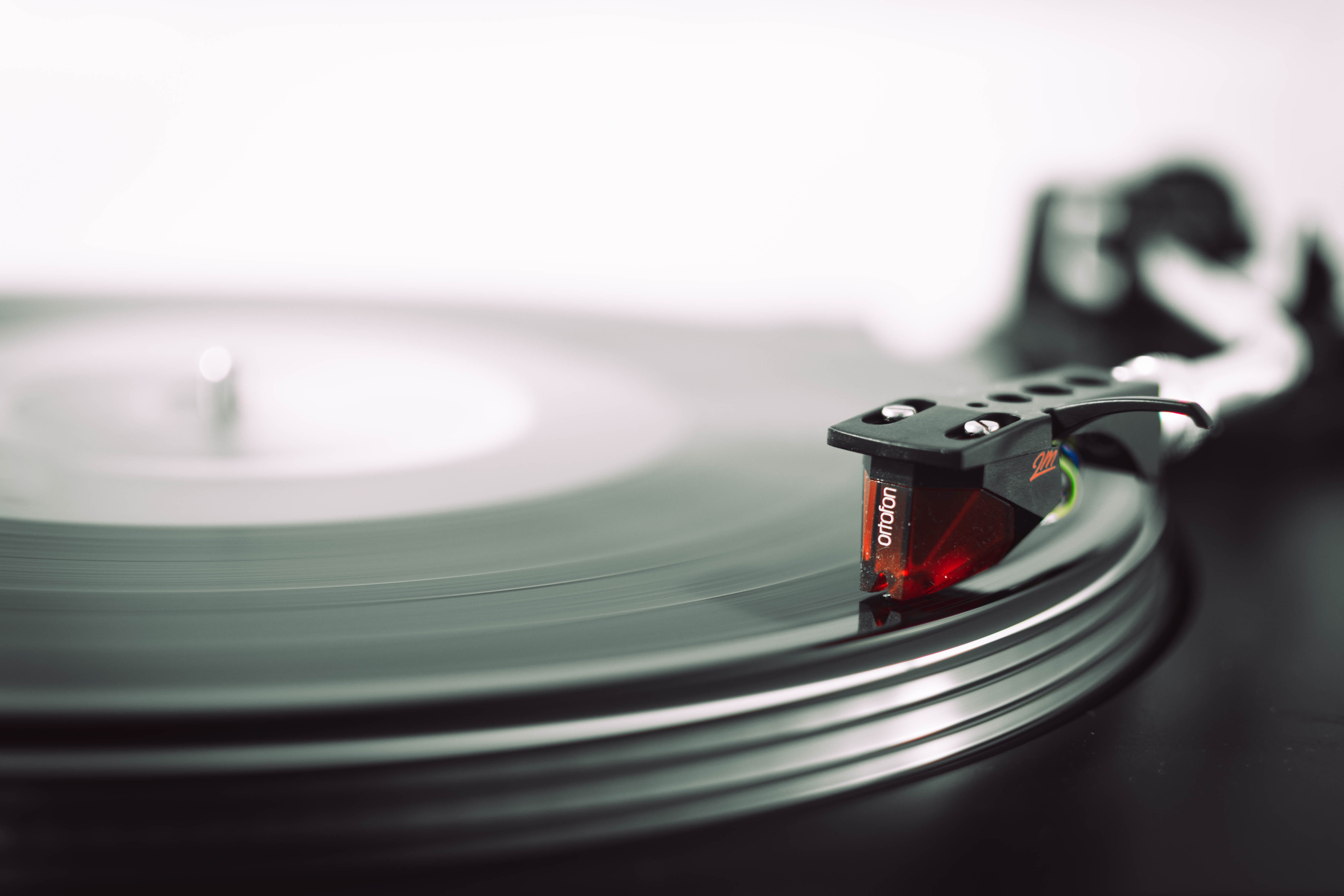 gramophone, studio shot, nightlife, close-up, noise, photography, turntable, selective, indoors, retro styled, 5K, selective focus, vinyl, spinning, metal, HD Wallpaper