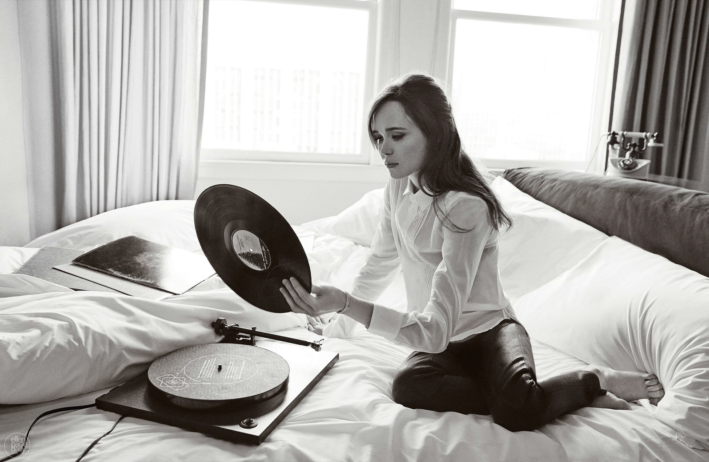 blouses, Ellen Page, young women, young adult, home interior, 1080P, lifestyles, bed, bedroom, one person, telephone, relaxation, curtain, long hair, record, HD Wallpaper