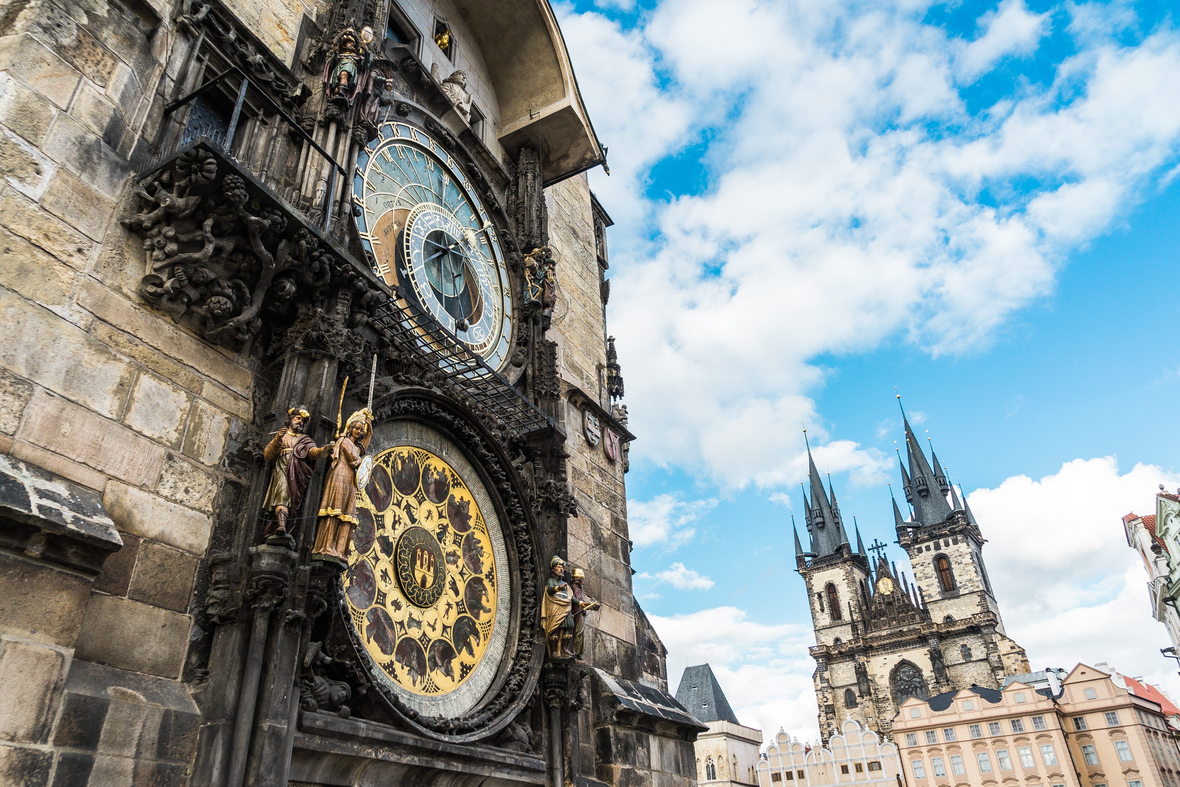travel destinations, low angle view, historic, Prague, architecture, Astronomical Clock, cloud - sky, nature, stare Mesto, moon, travel, sky, square, town, HD Wallpaper