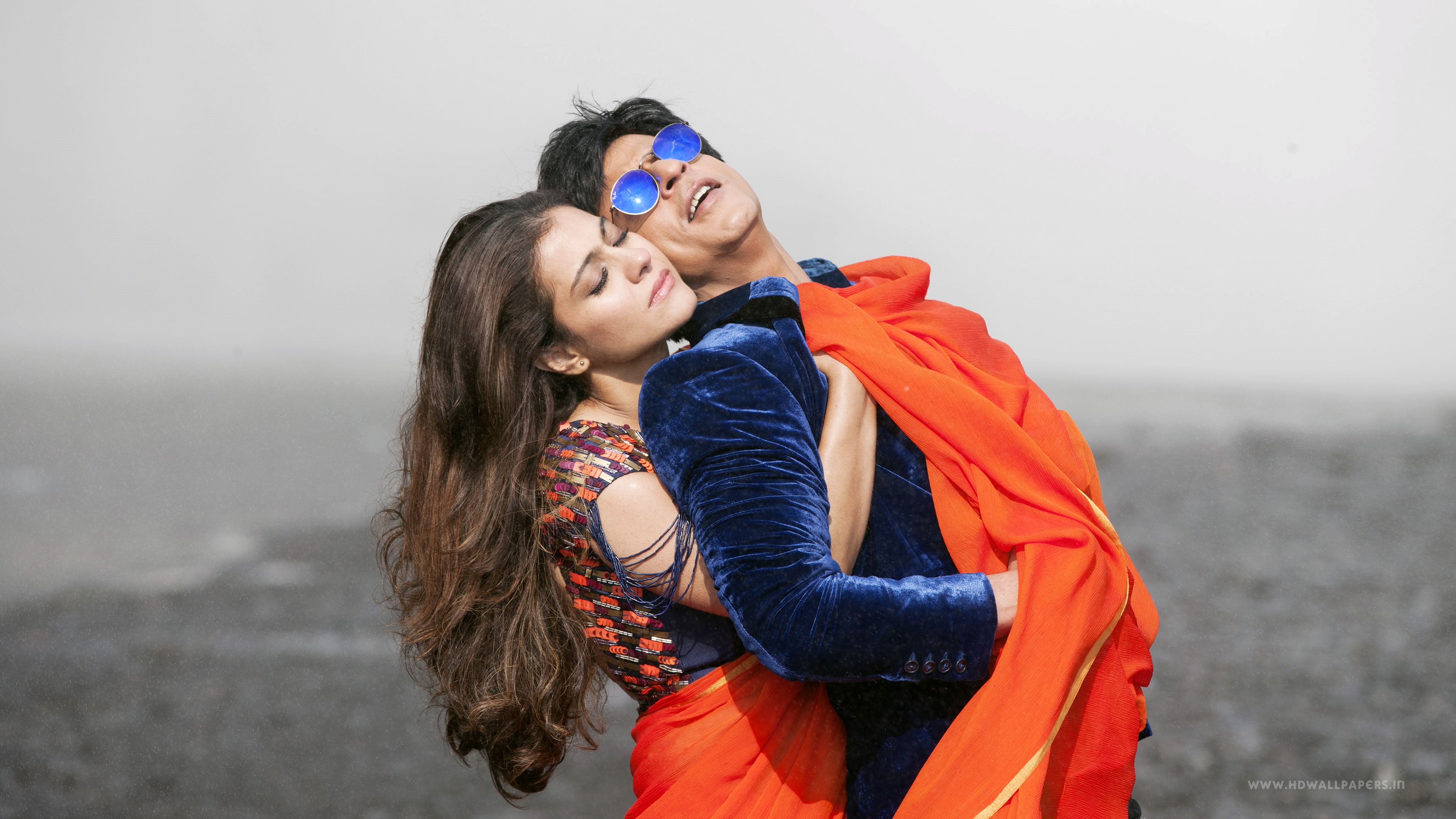Gerua, positive emotion, family with one child, Dilwale, family, waist up, Shah, females, Song, mother, hairstyle, love, women, 4K, Rukh, emotion, hair, HD Wallpaper
