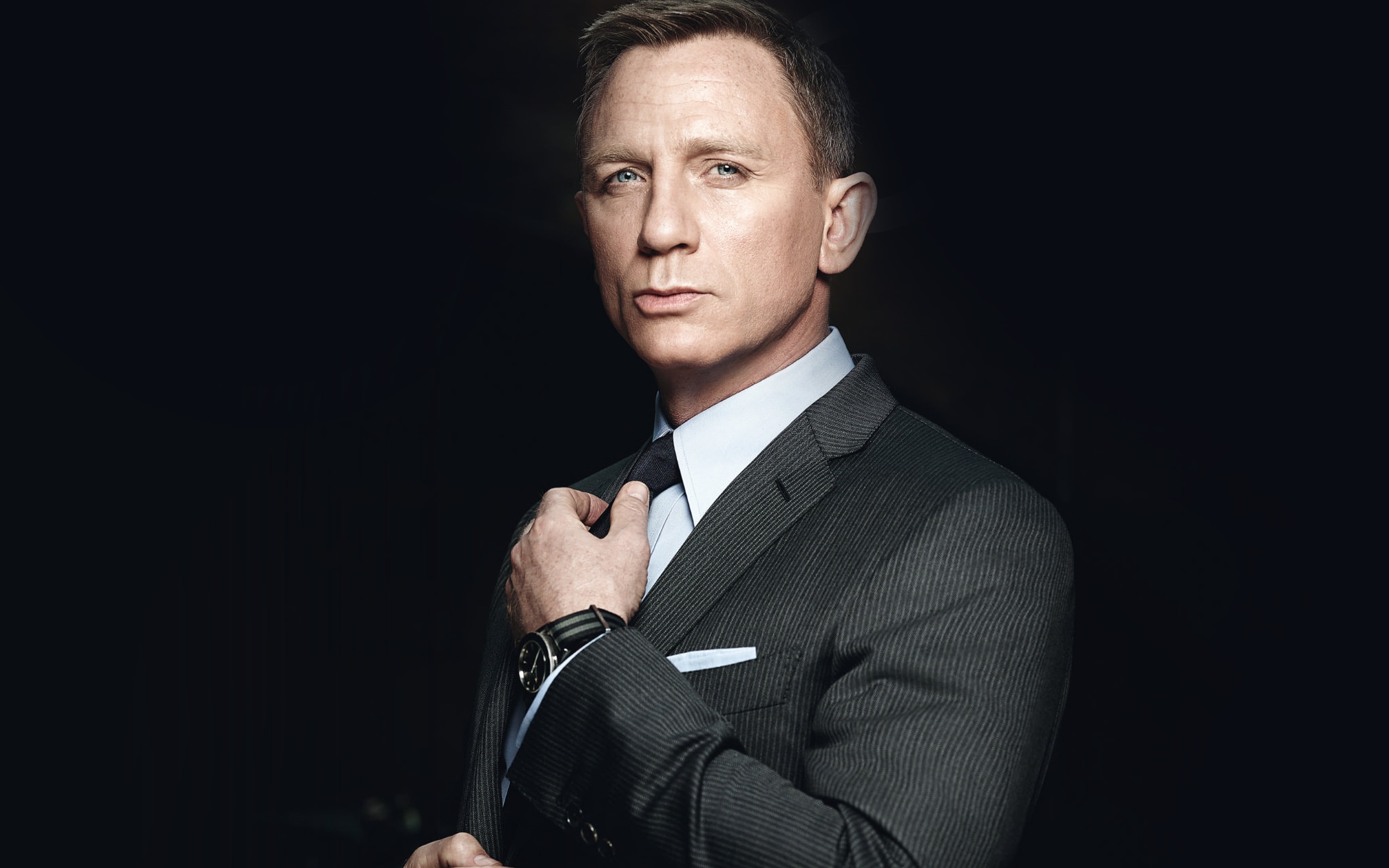 males, businessman, 007, clothing, portrait, confidence, menswear, business, business person, film, looking at camera, suit, black color, adult, dark, formalwear, HD Wallpaper