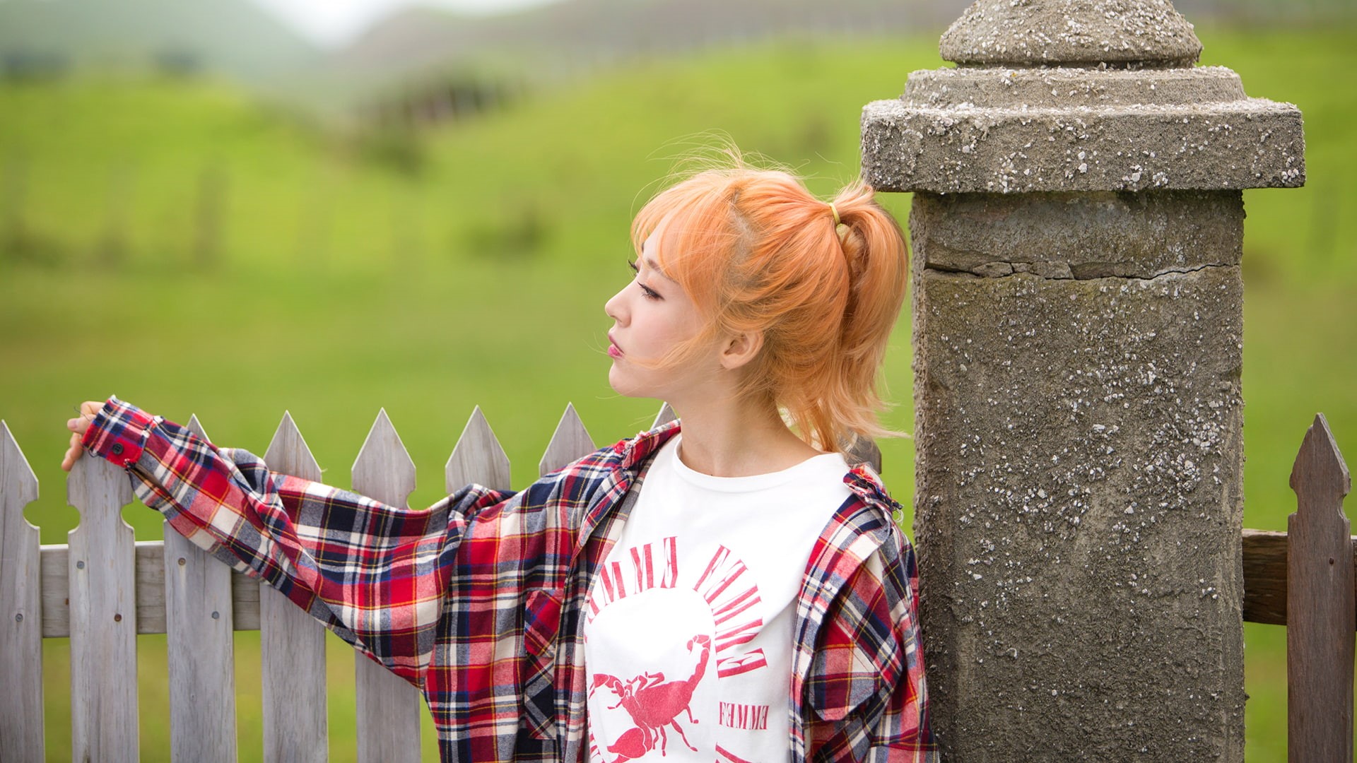 1080P, focus on foreground, one person, real people, lifestyles, hair, young adult, leisure activity, waist up, K-pop, dyed hair, Korean, nature, hairstyle, HD Wallpaper