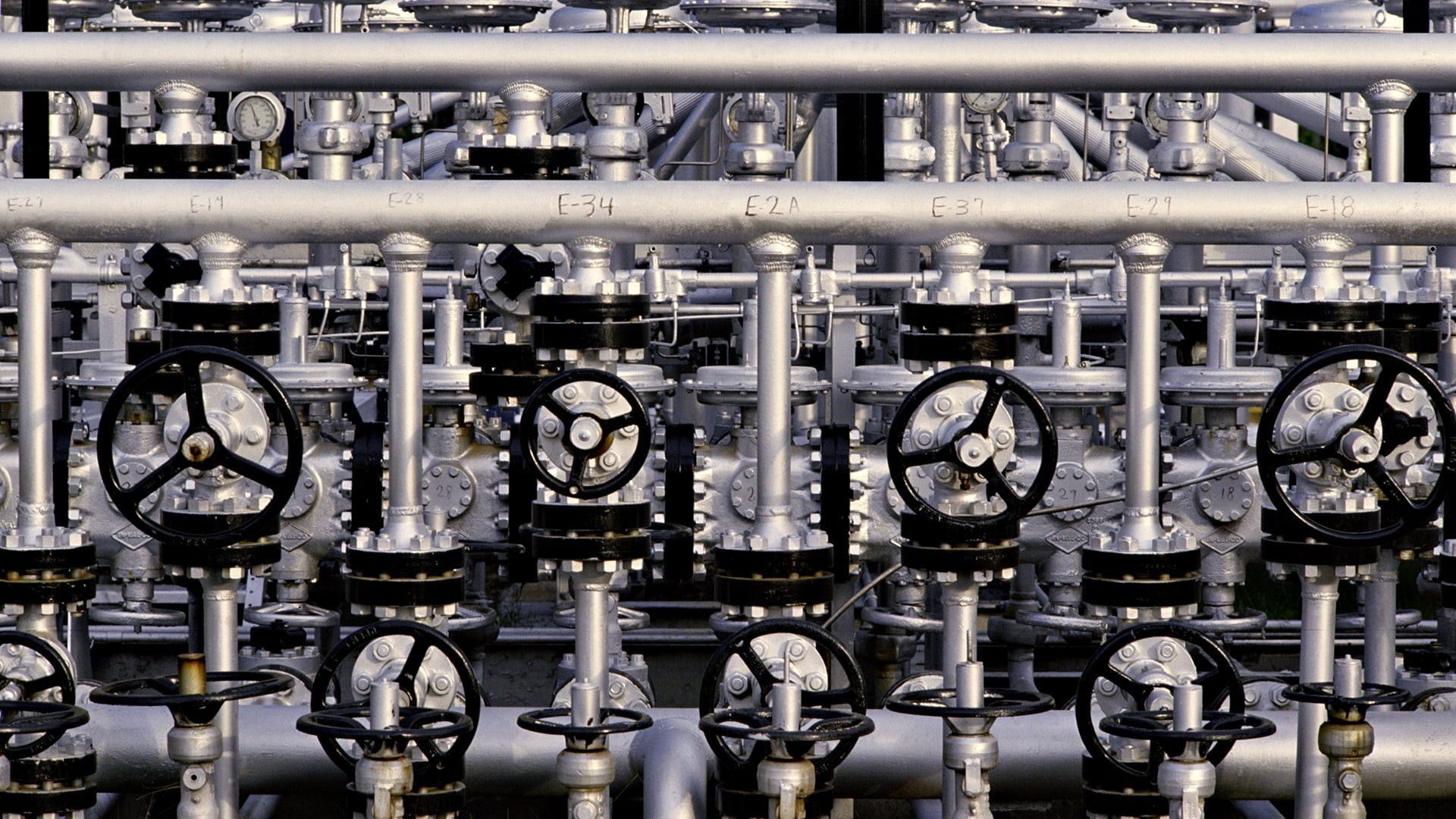 industrial equipment, pressure gauge, valve, pipe - tube, machinery, black, equipment, technology, machine valve, fuel and power generation, machine part, HD Wallpaper