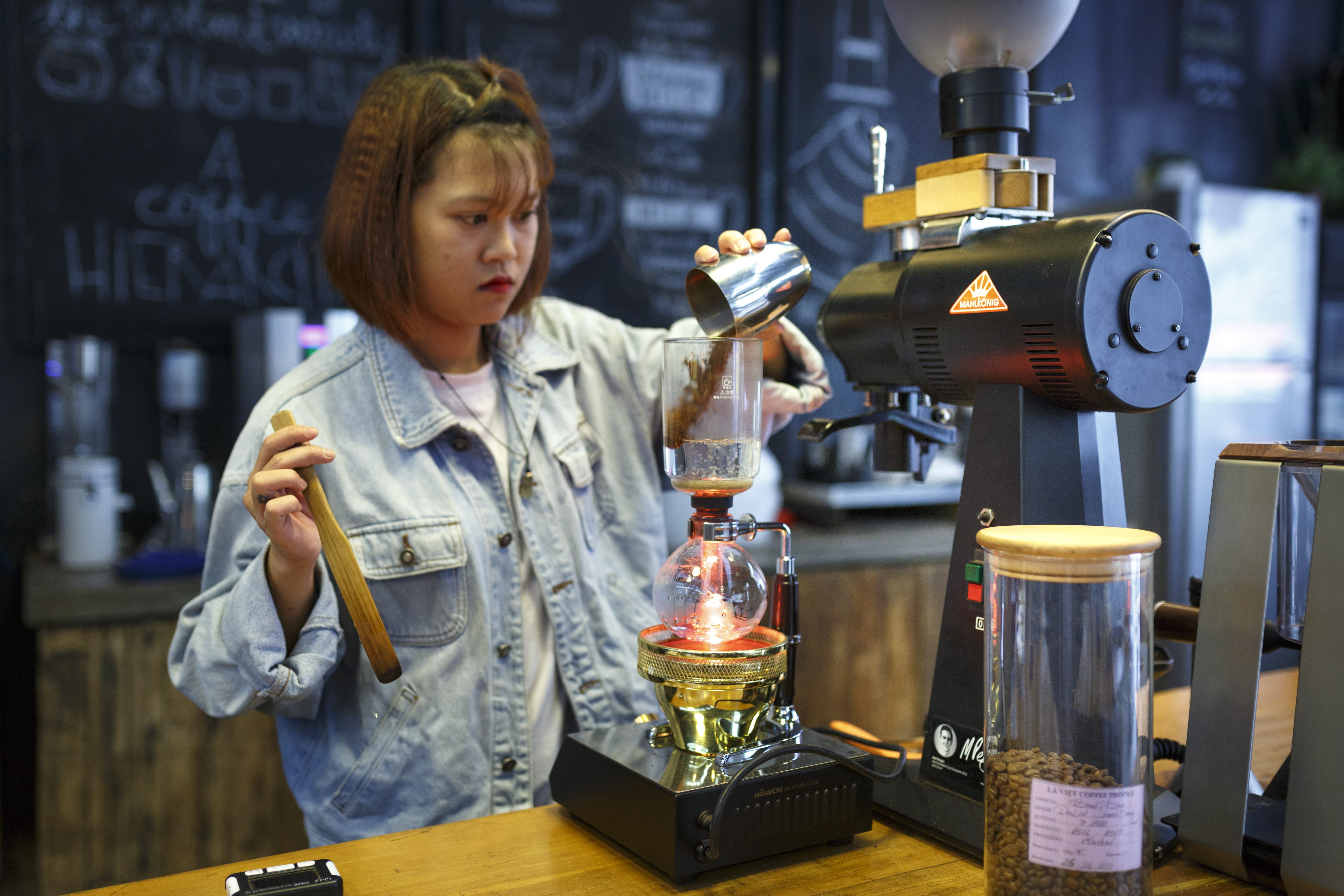 technology, glass, mixing, grinder, work, business, holding, focus on foreground, market, store, wooden spoon, portrait, drink, machine, woman, service, HD Wallpaper