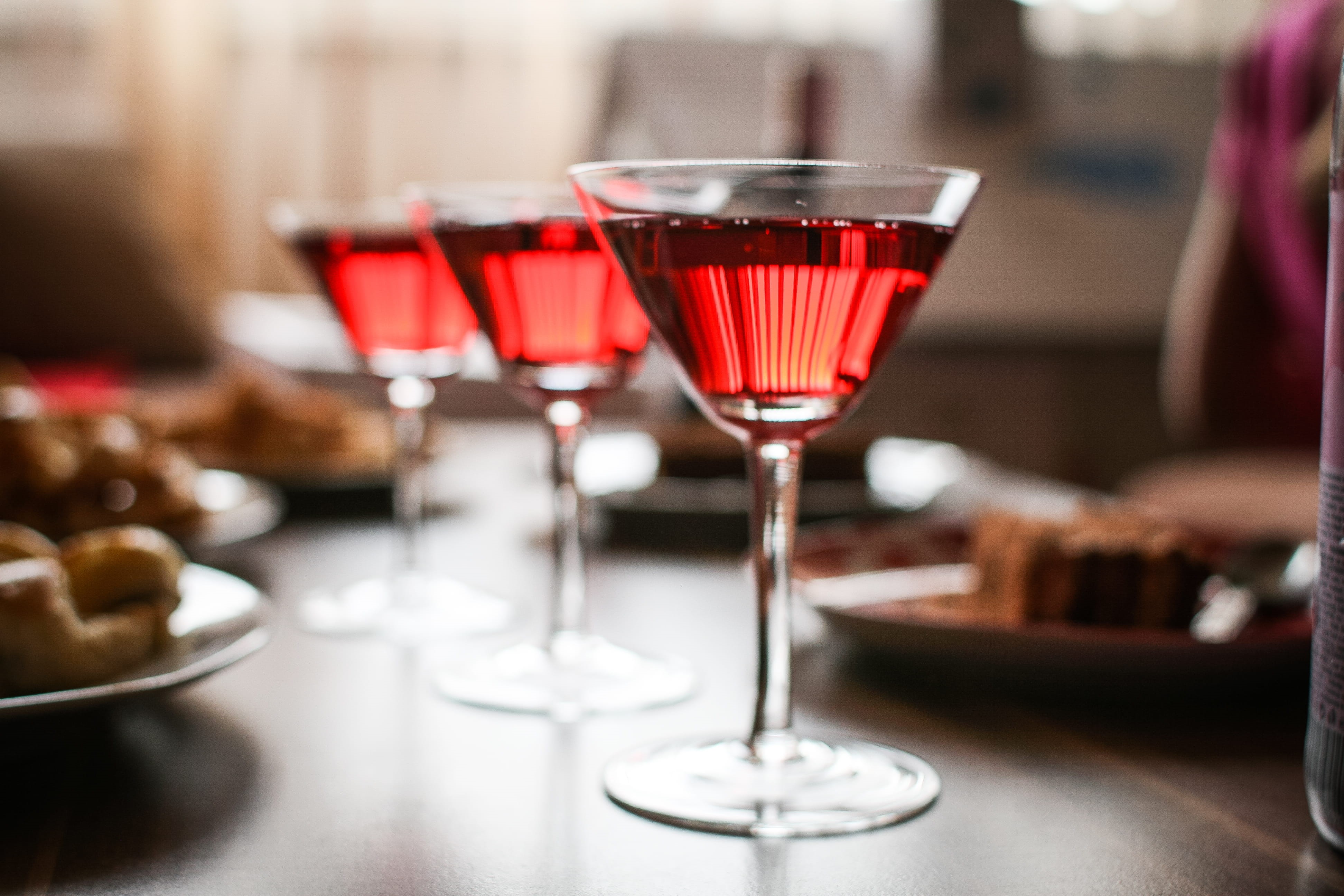alcohol, selective Focus, drinking Glass, glass, martini, drink, indoors, close-up, party, line, food And Drink, food, luxury, refreshment, restaurant, HD Wallpaper