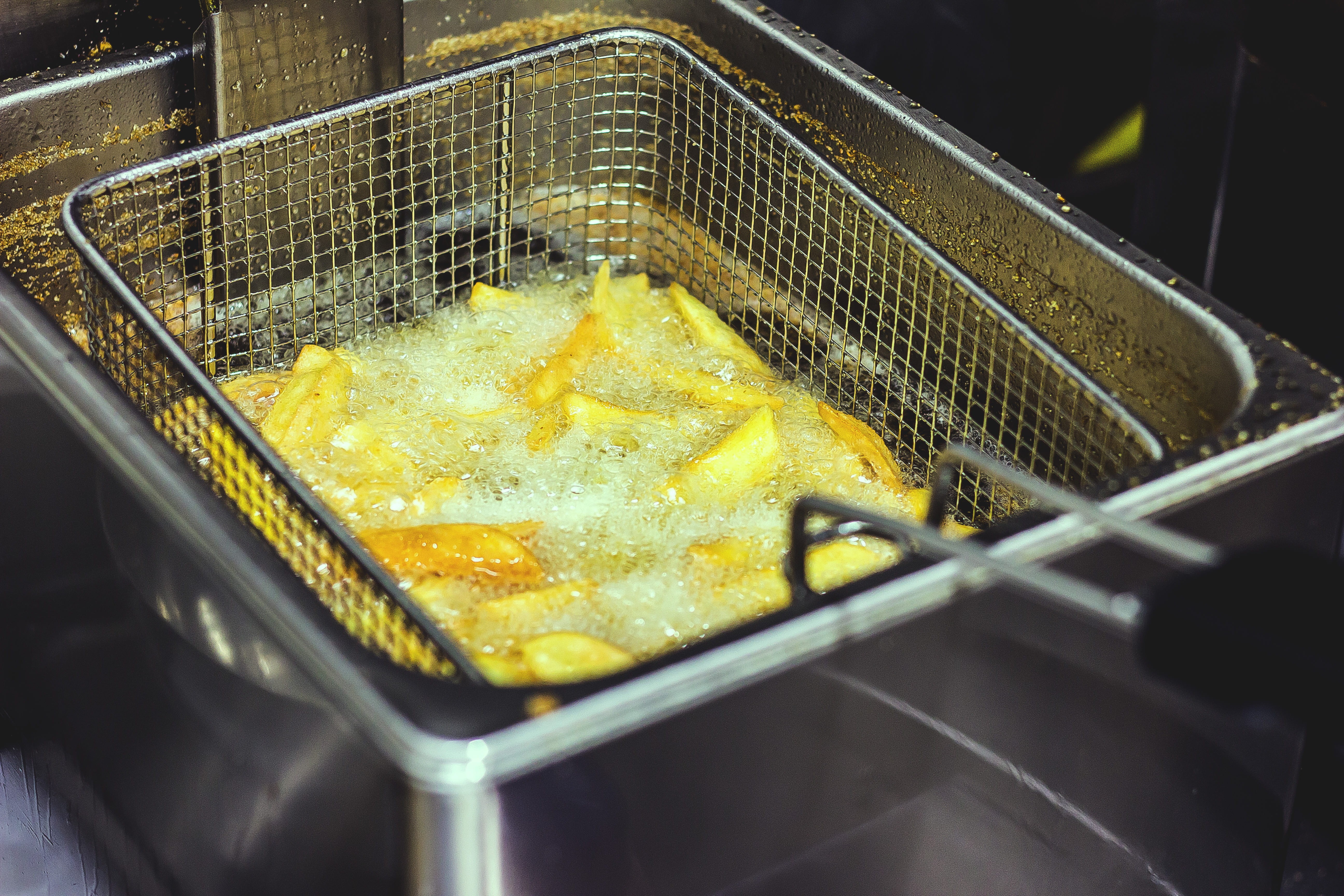 food and drink, deep, fryer, junk food, basket, preparing food, fry, food, metal, yellow, boiling, food and drink industry, chips, cook, kitchen utensil, HD Wallpaper