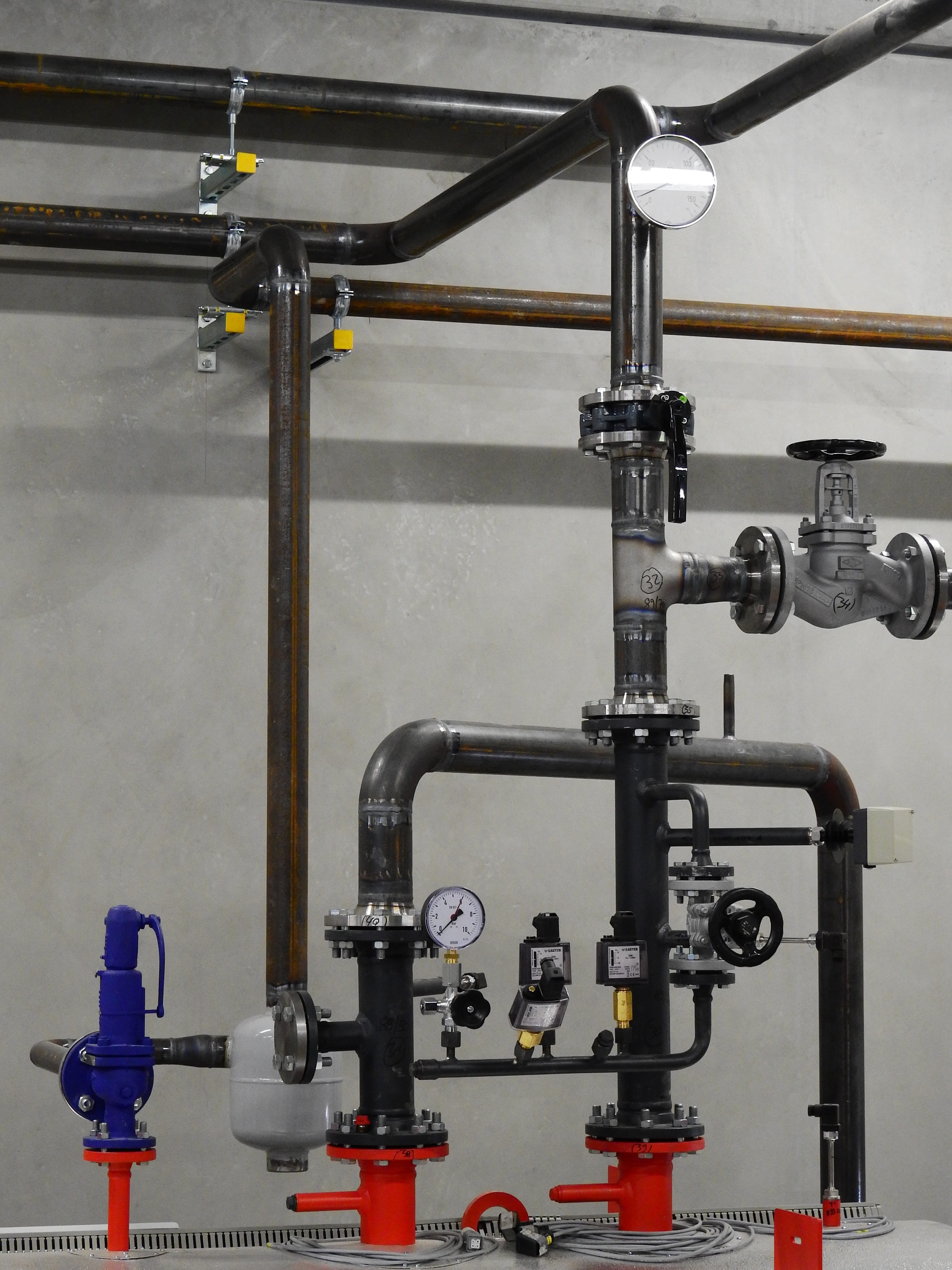 boiler house, gauge, valve, white, food and drink industry, pipe, machinery, control, pipeline, water pipe, water pipes, oil industry, ad, Industry, pressure gauge, Phone HD Wallpaper