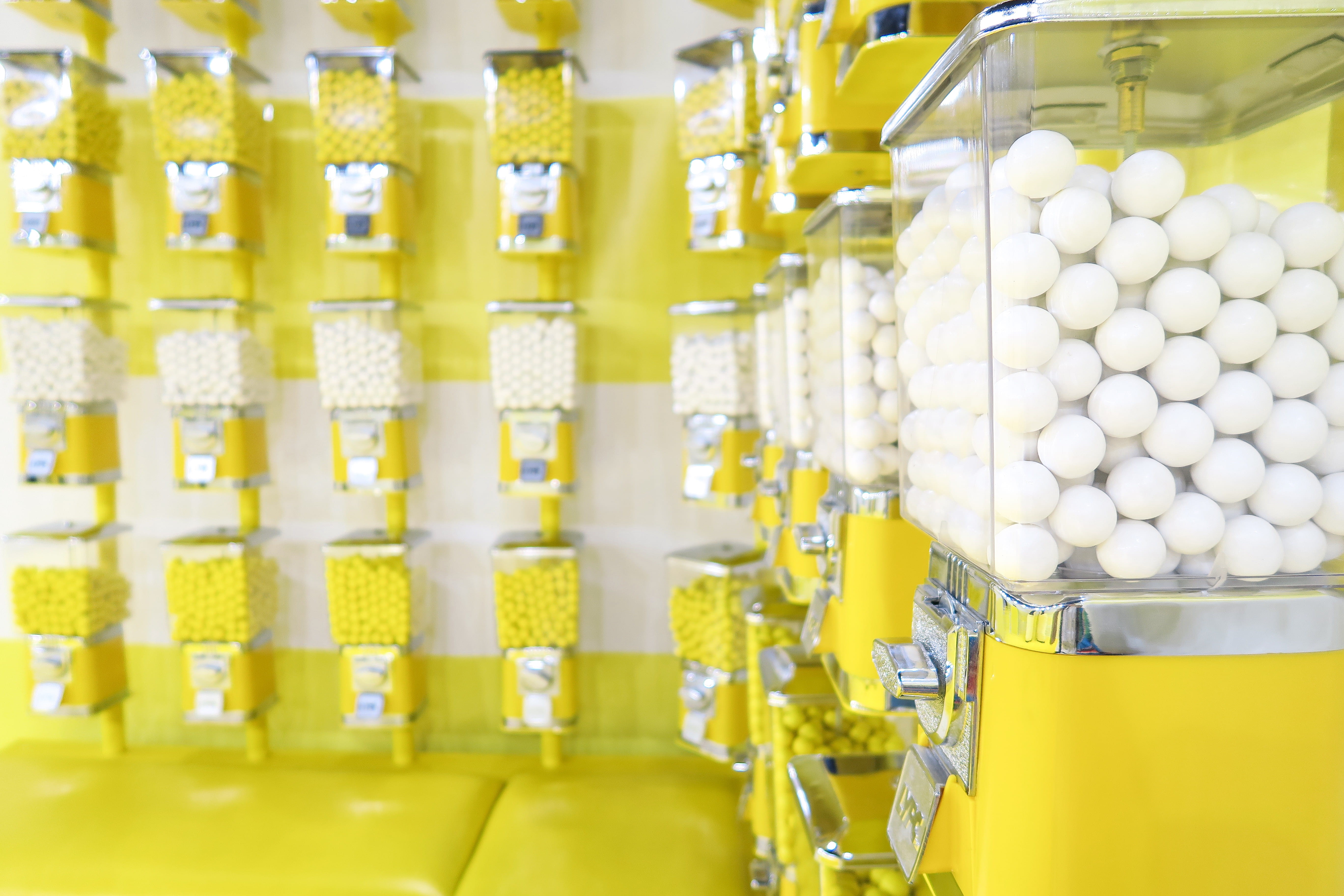 candy, food and drink, dispenser, indoors, order, shelf, large group of objects, choice, container, no people, in a row, abundance, egg, industry, white, HD Wallpaper