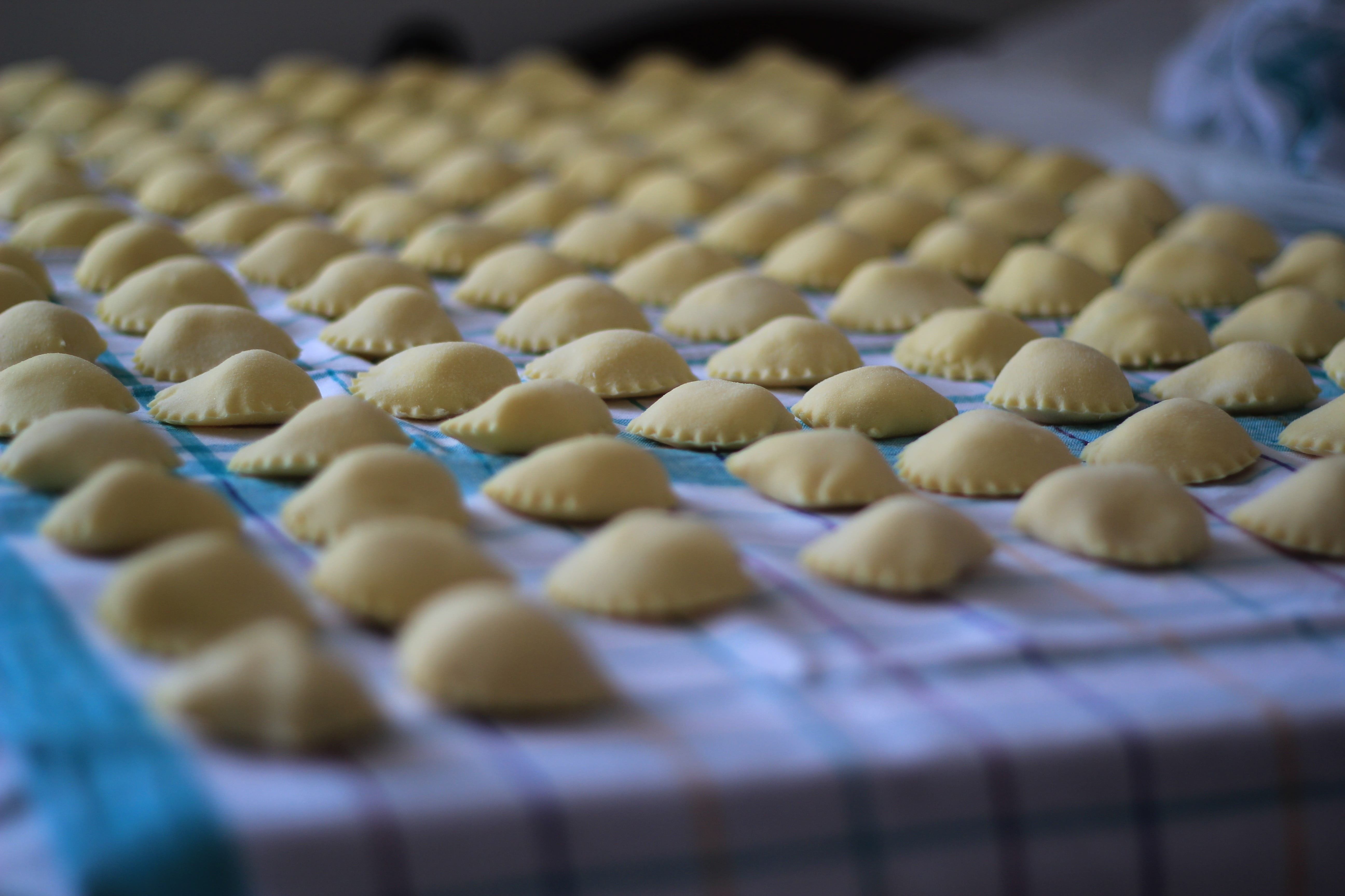5K, freshness, pasta, preparation, dinner, dough, large group of objects, meal, italy, industry, working, indoors, raw food, occupation, lot, cooking, HD Wallpaper
