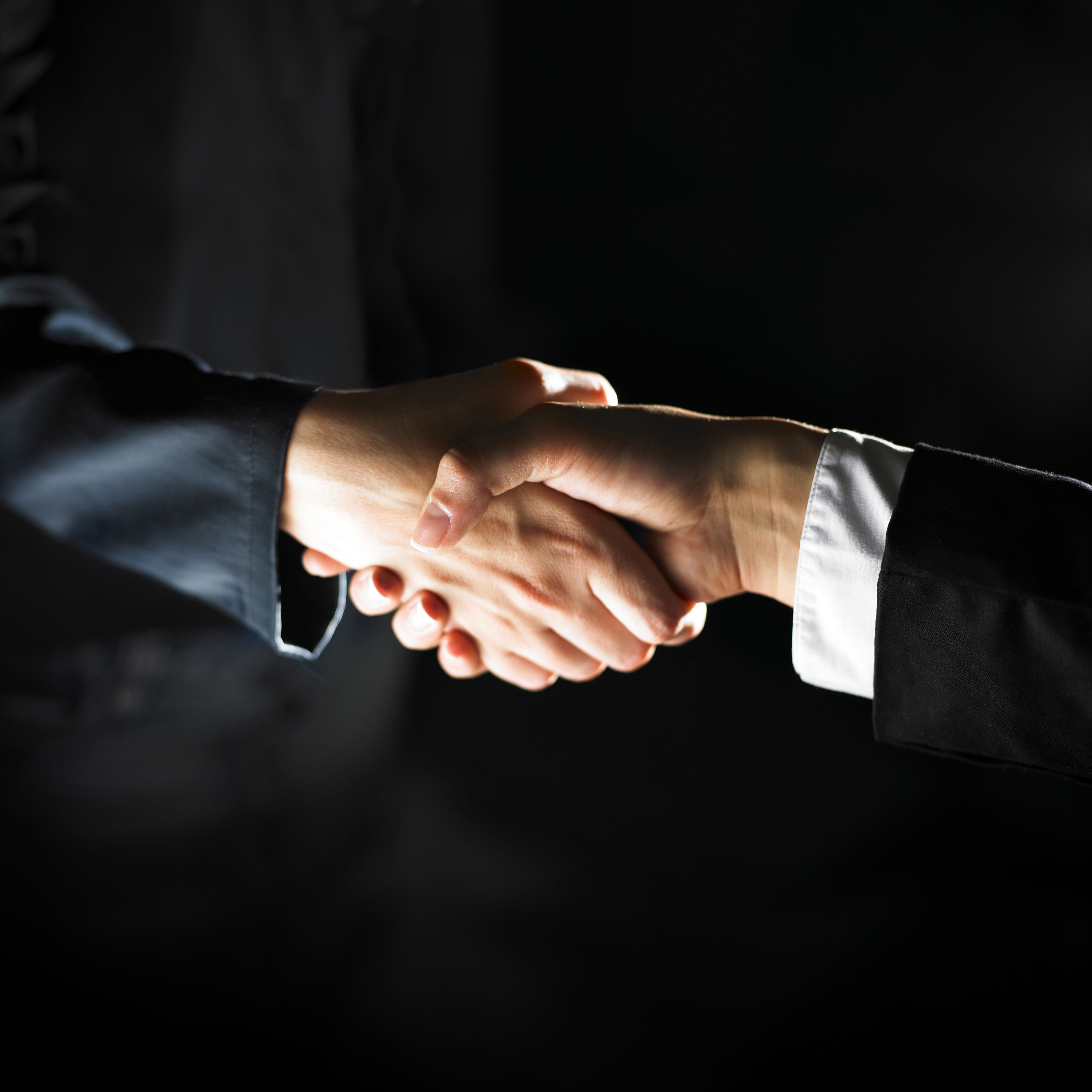 deal, man, success, adult, team, partnership, men, shake, human hand, human body part, suit, indoors, contract, female, business person, black background, Phone HD Wallpaper