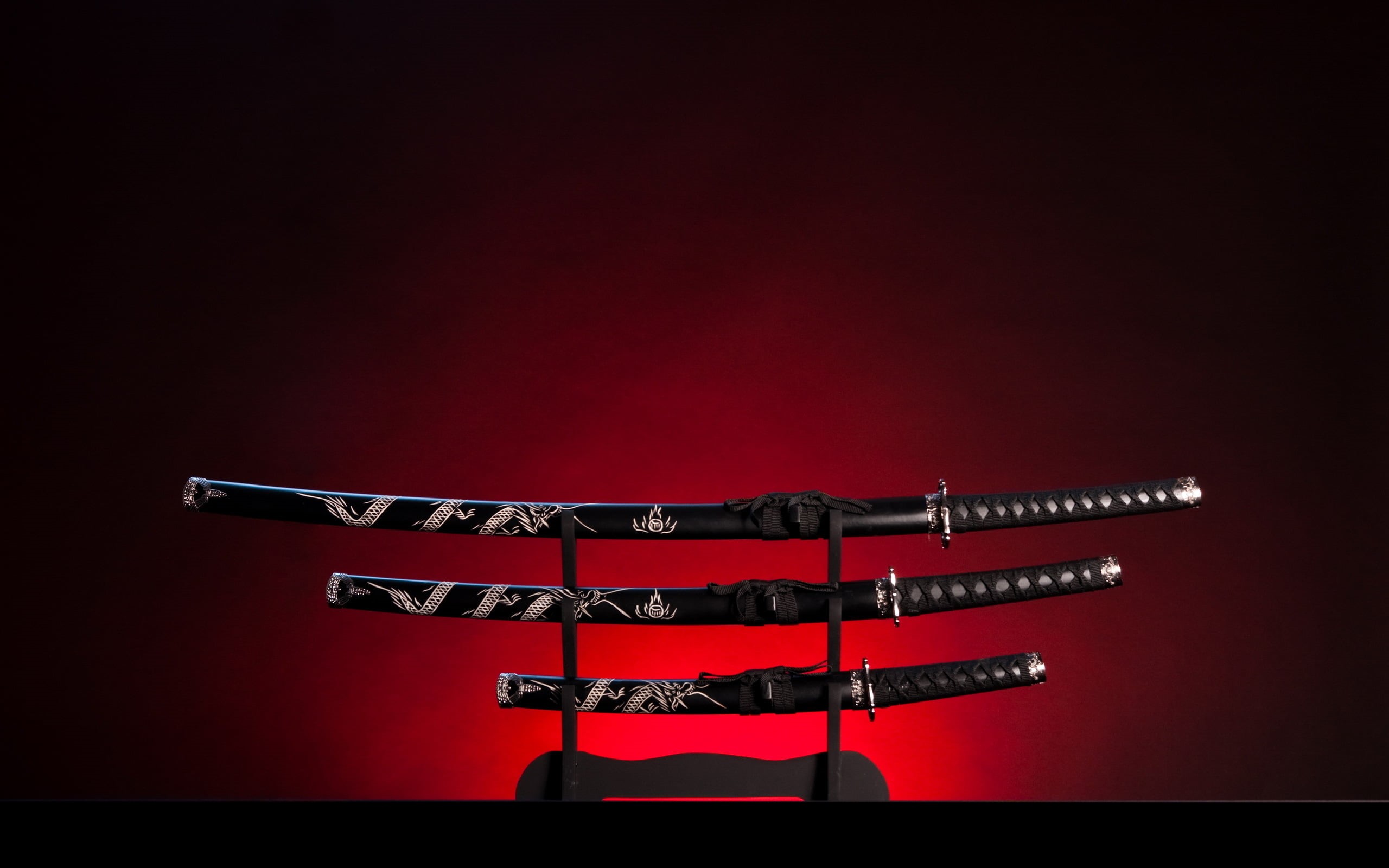 2K, wood - material, simplicity, metal, single object, absence, communication, Aspect, studio shot, red, copy space, weapon, clothing, black, still life, HD Wallpaper