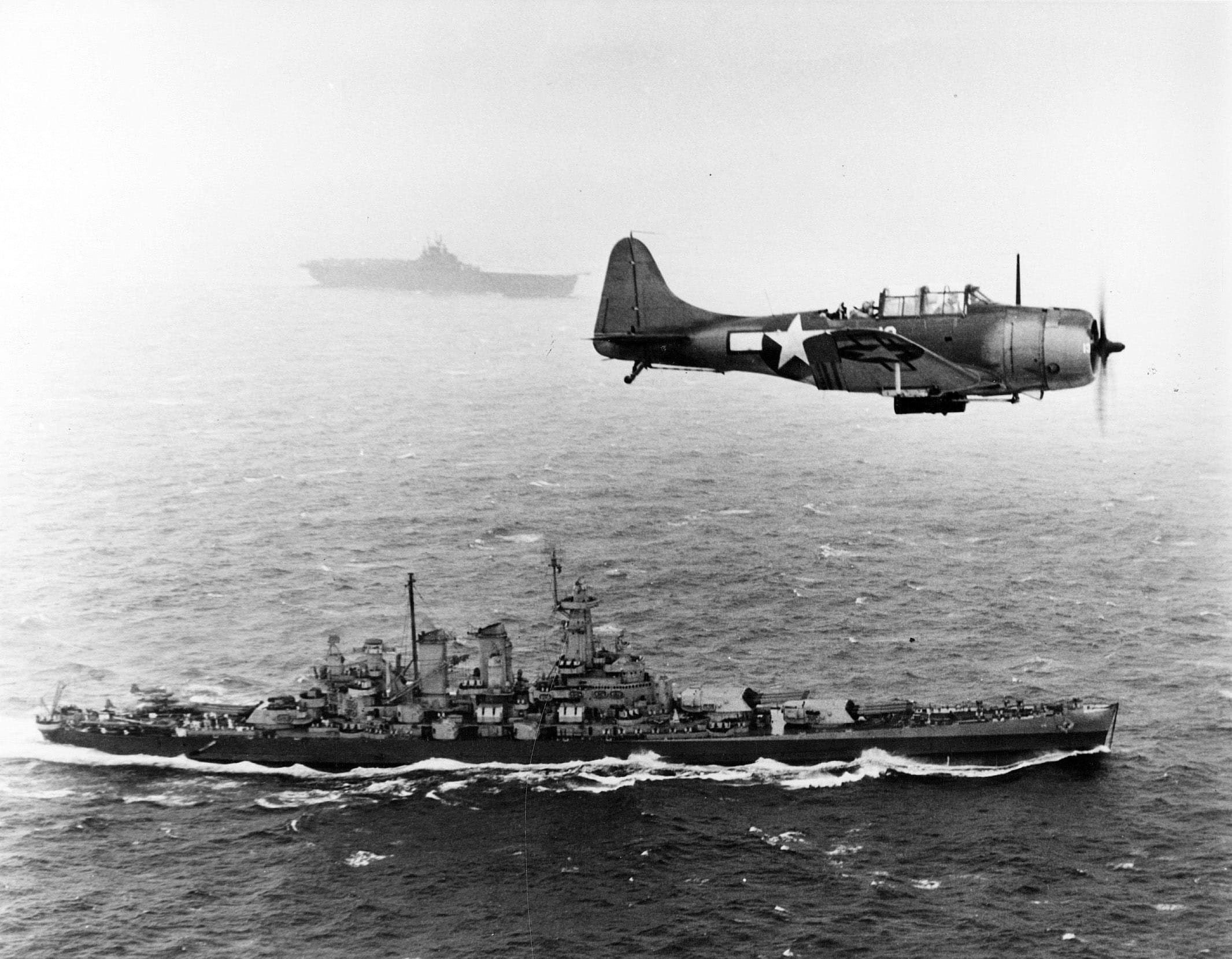 motion, water, war, obsolete, flying, sky, navy, ii, old, transportation, day, waterfront, public domain, sinking, mode of transportation, US Navy Douglas, HD Wallpaper