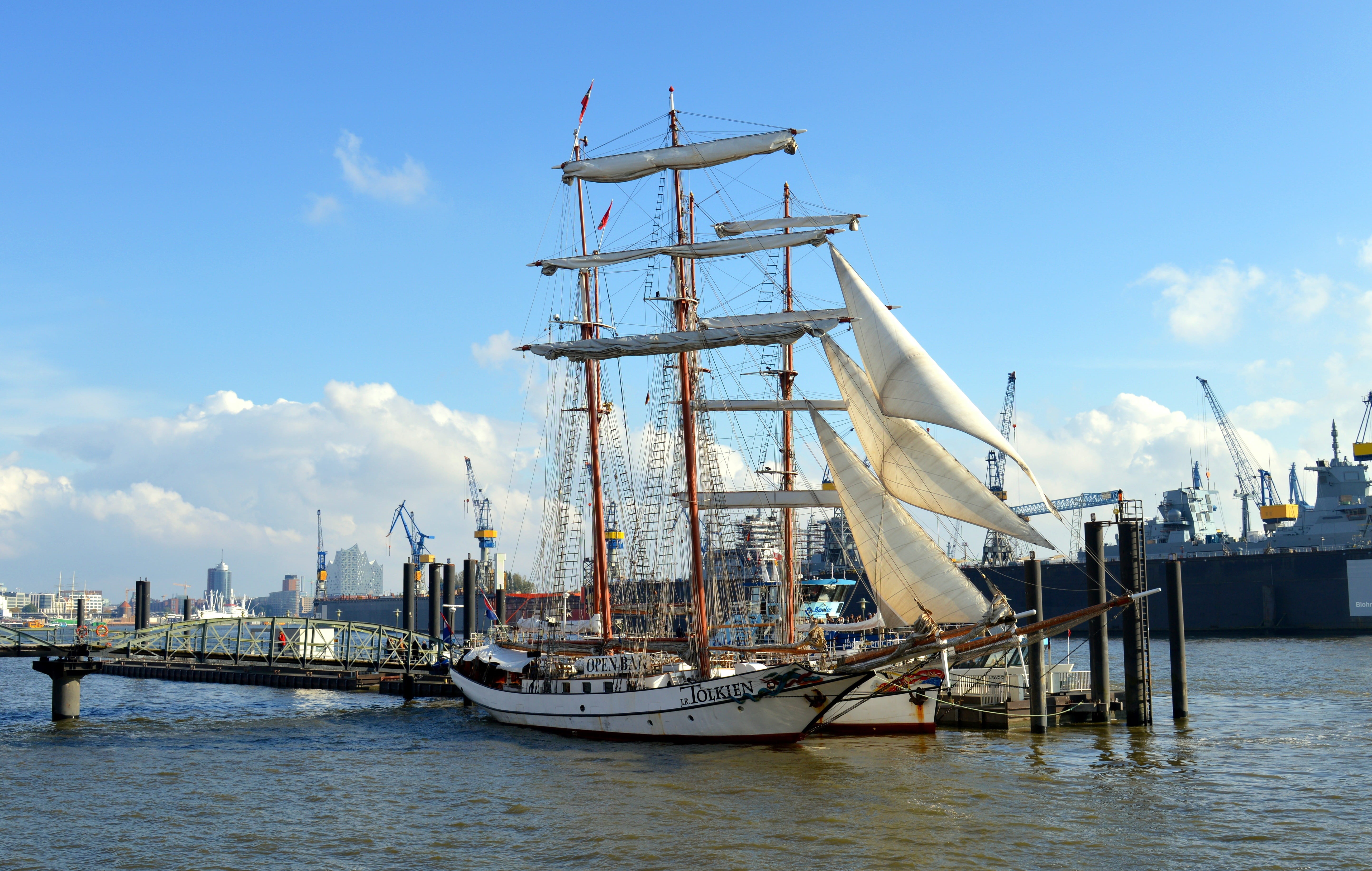 water, fishing industry, city, waterfront, architecture, day, mast, built structure, sailing Ship, sea, wooden, outdoors, cloud - sky, crane - construction machinery, HD Wallpaper