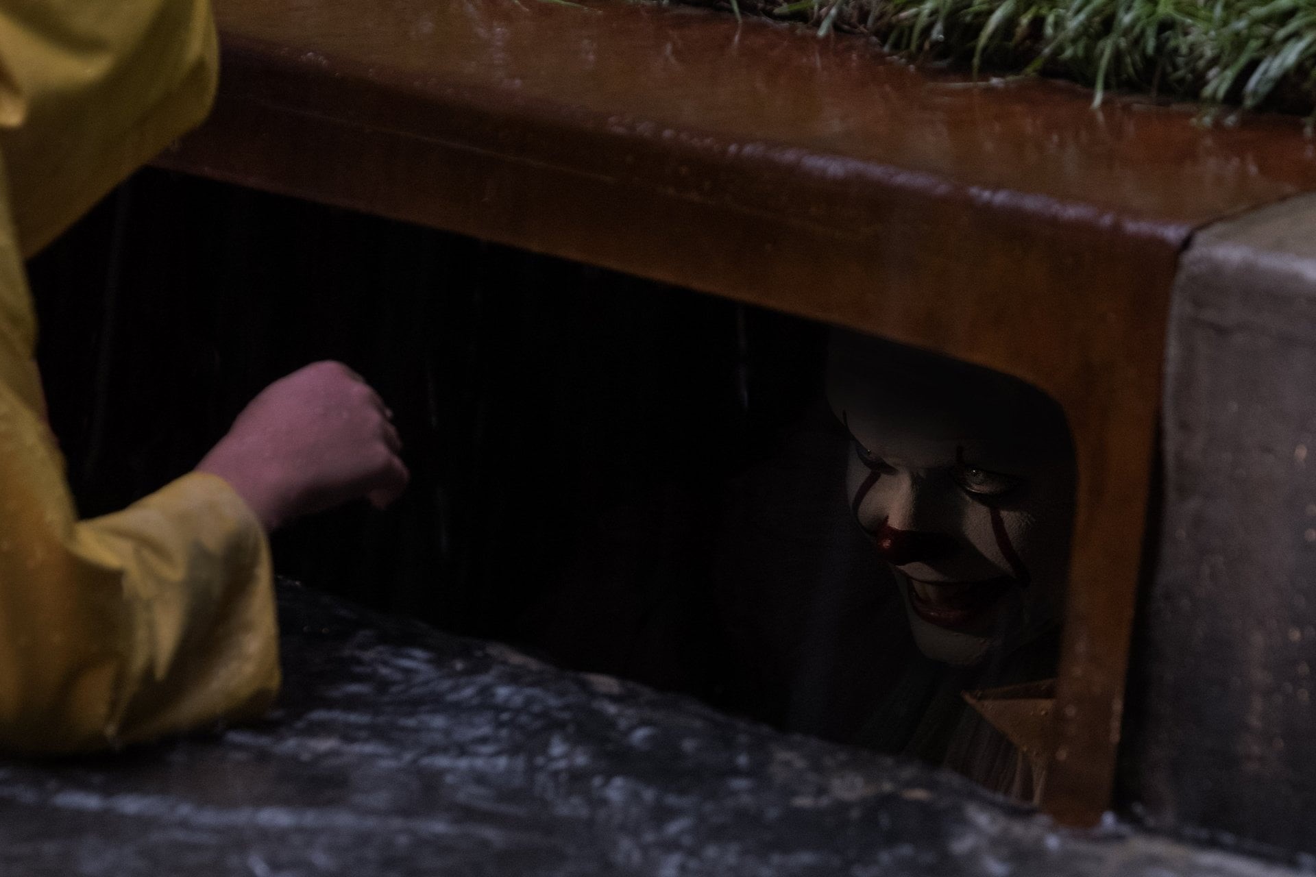 relaxation, furniture, adult, one person, working, body part, selective focus, one animal, 1080P, focus on foreground, close-up, human body part, Pennywise (It), HD Wallpaper