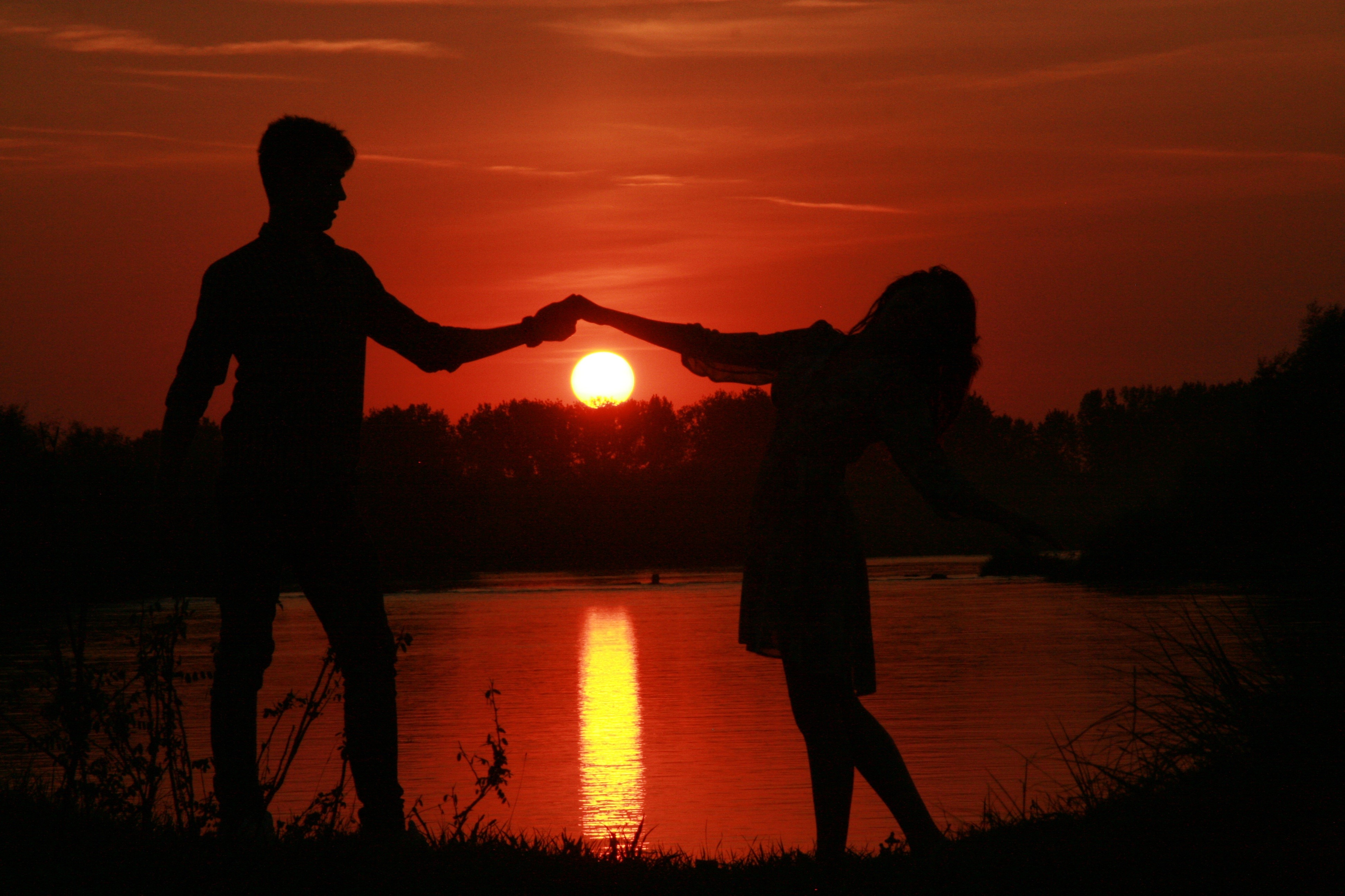 4K, sky, positive emotion, bonding, back Lit, outdoors, romance, lake, love, togetherness, two people, women, in the evening, sunset, man, human arm, nature, HD Wallpaper