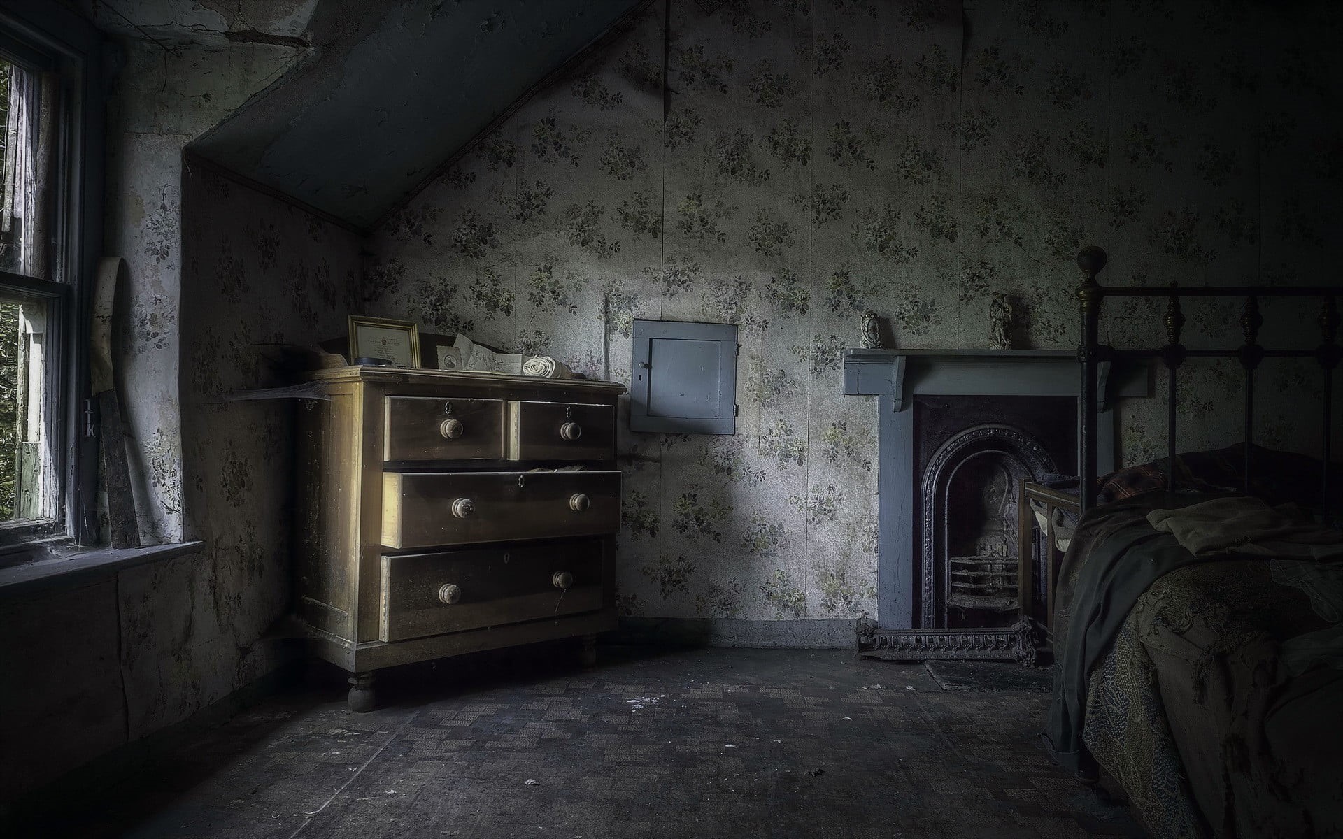 built structure, spooky, 1080P, Gothic, day, absence, home interior, empty, bed, old, indoors, damaged, obsolete, gas, wall - building feature, cabinet, HD Wallpaper