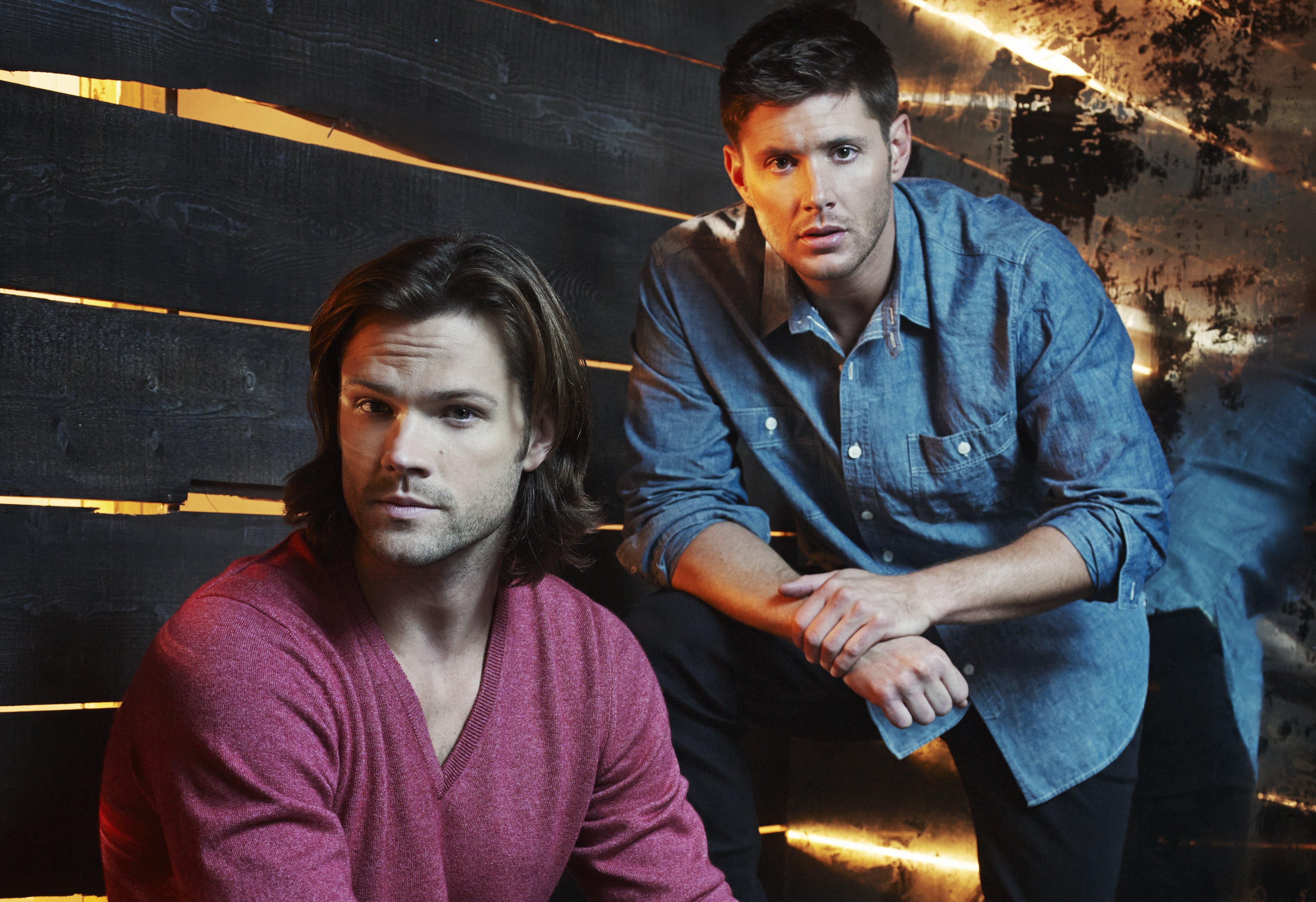 standing, two People, young Adult, 4K, indoors, portrait, togetherness, Dean Winchester, friendship, looking at camera, Supernatural, s, people, males, HD Wallpaper