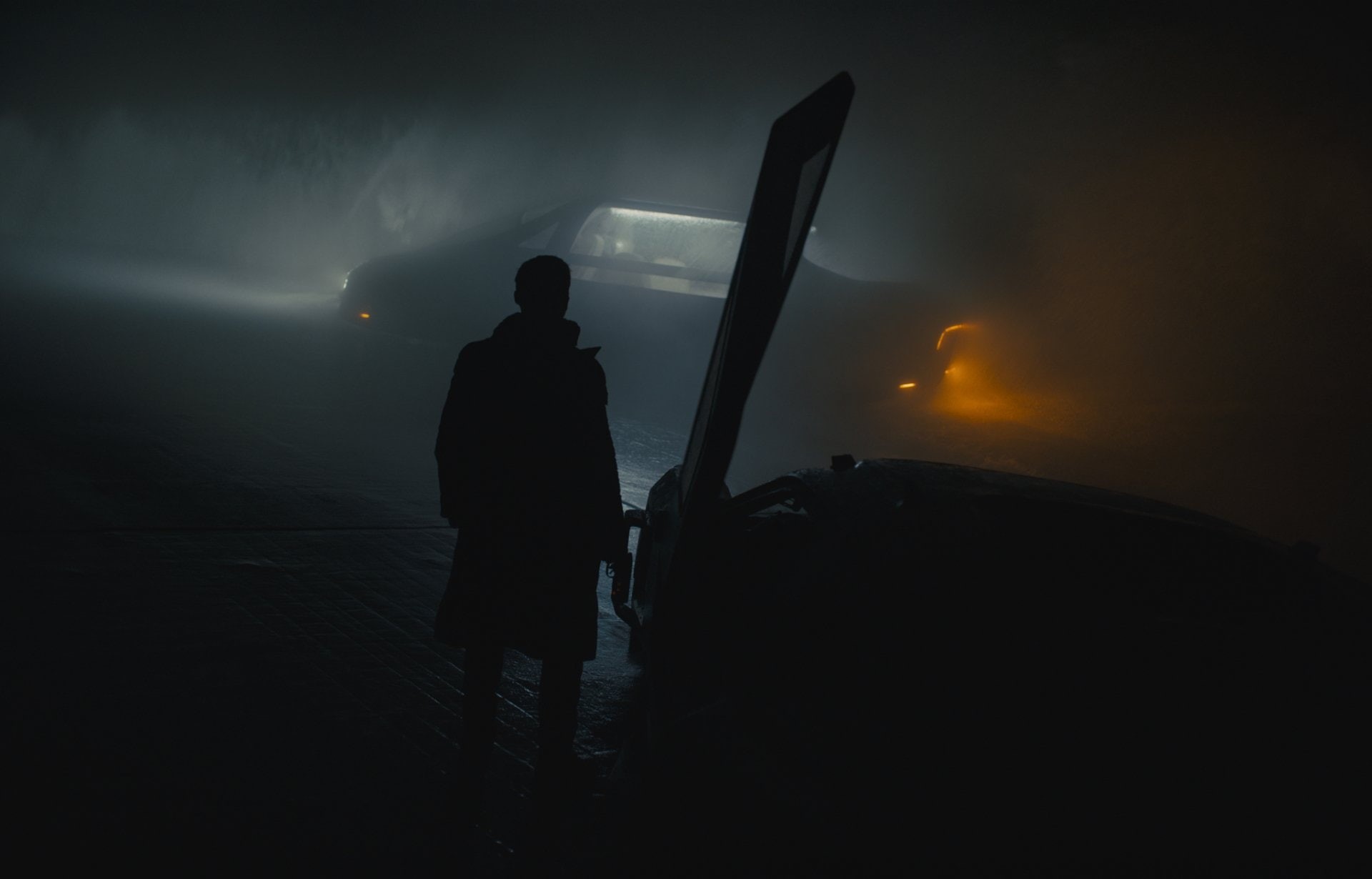 unrecognizable person, Movie, one person, Ryan Gosling, sky, beauty in nature, real people, leisure activity, Blade Runner 2049, occupation, lifestyles, HD Wallpaper