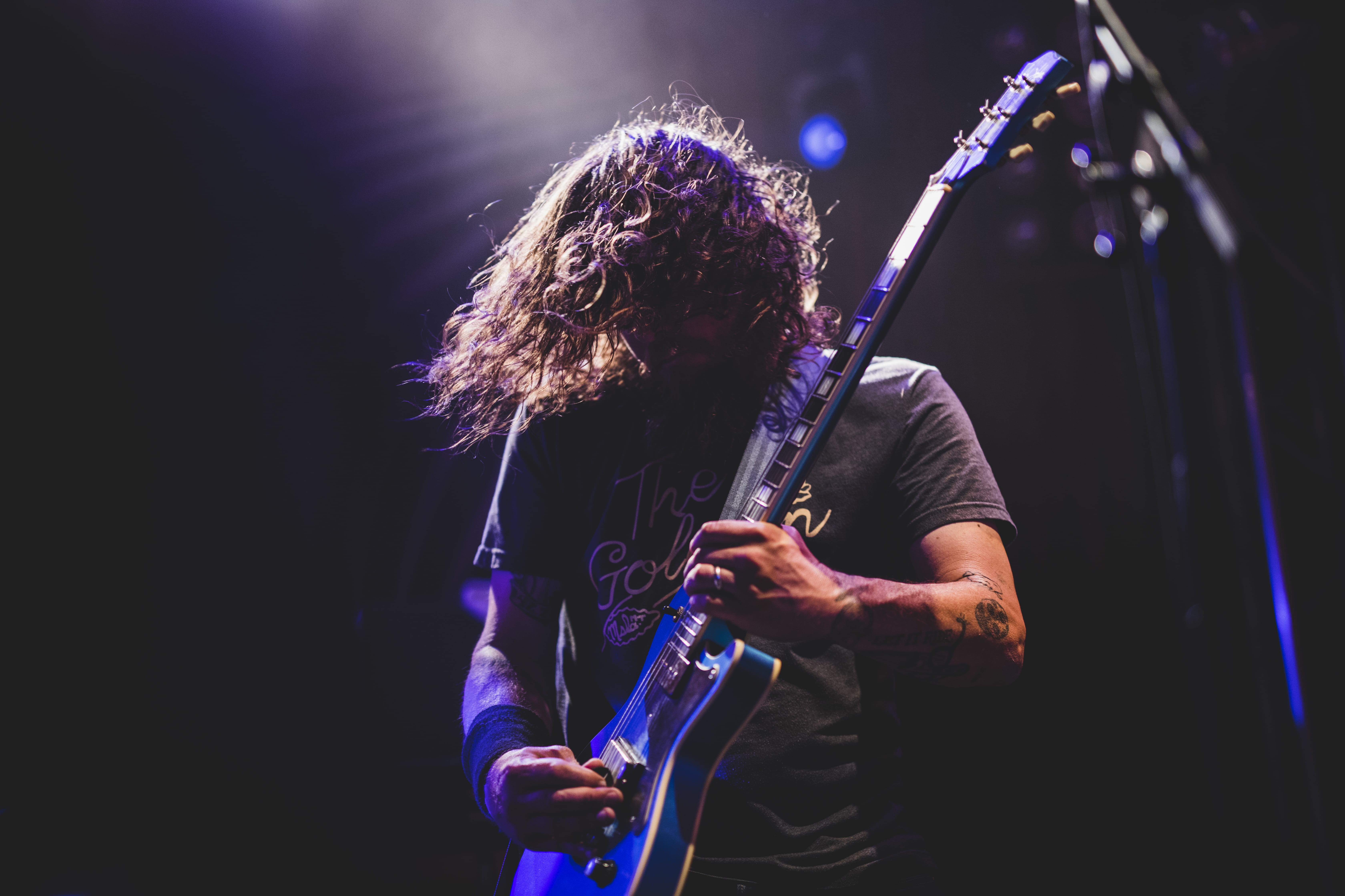 5K, musical Band, indoors, singer, guitar, string instrument, men, performing Arts Event, skill, nightclub, modern Rock, one person, electric, Red Fang, HD Wallpaper