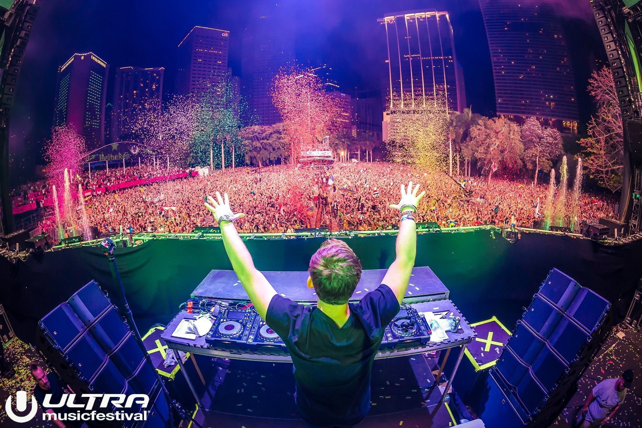 crew, night, shirt, real people, concerts, nature, music, communication, one person, sitting, Robbert van de Corput, neck, water, arms raised, DJ, lifestyles, HD Wallpaper