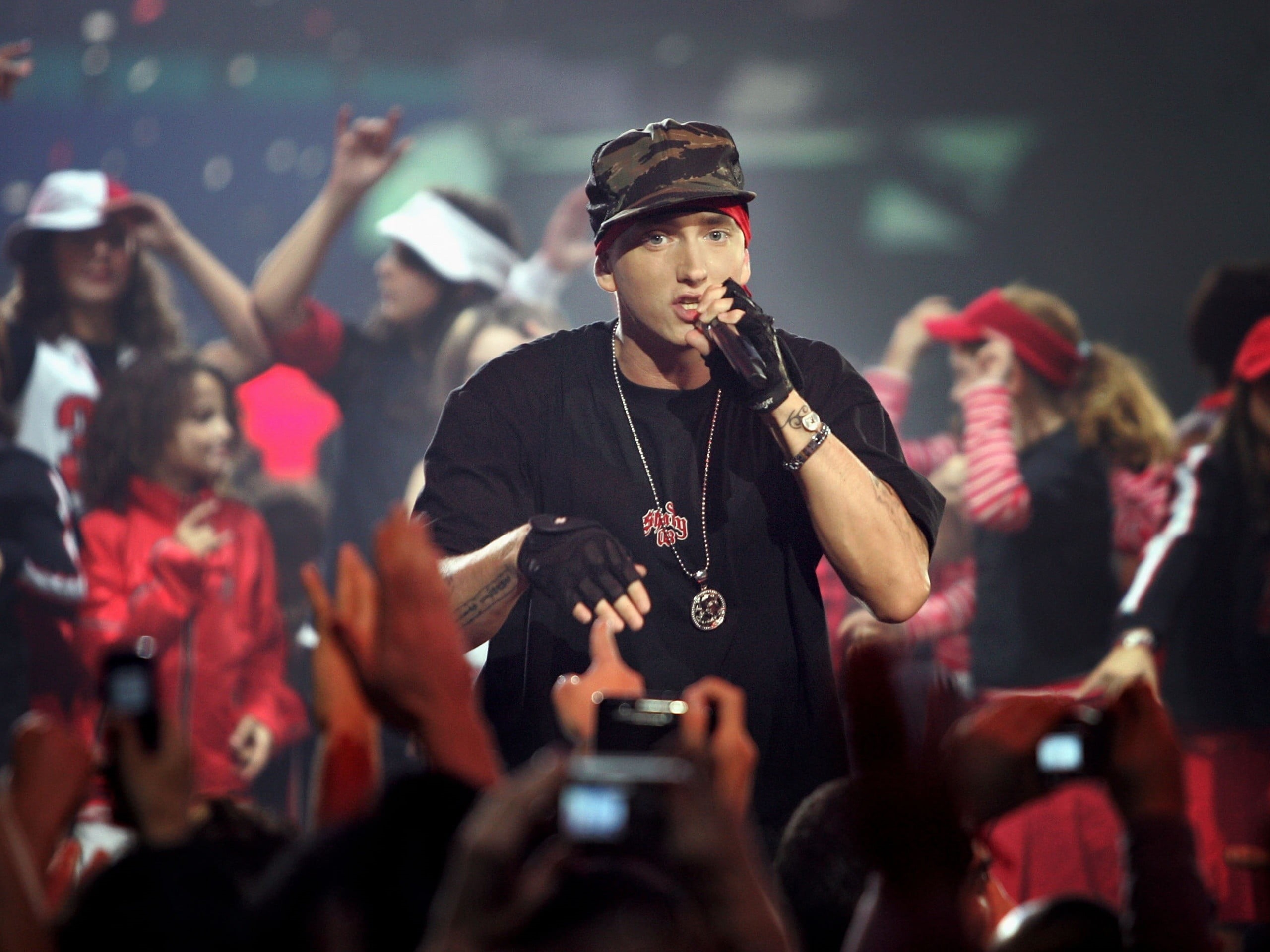 occupation, men, camera - photographic equipment, performance, necklace, rap, crowd, arts culture and entertainment, musician, photography themes, 2K, HD Wallpaper