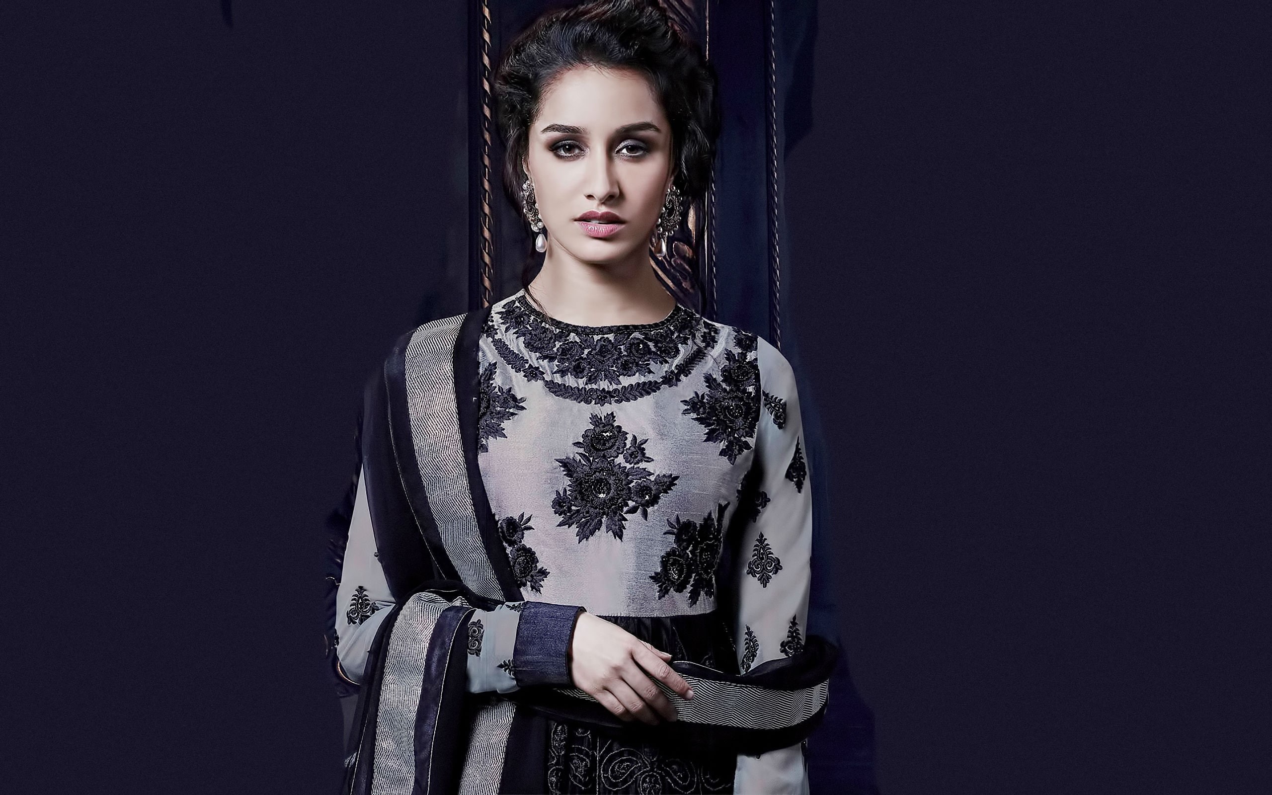 standing, lifestyles, hairstyle, confidence, beauty, Kapoor, one person, black background, young women, front view, fashion, looking at camera, waist up, HD Wallpaper
