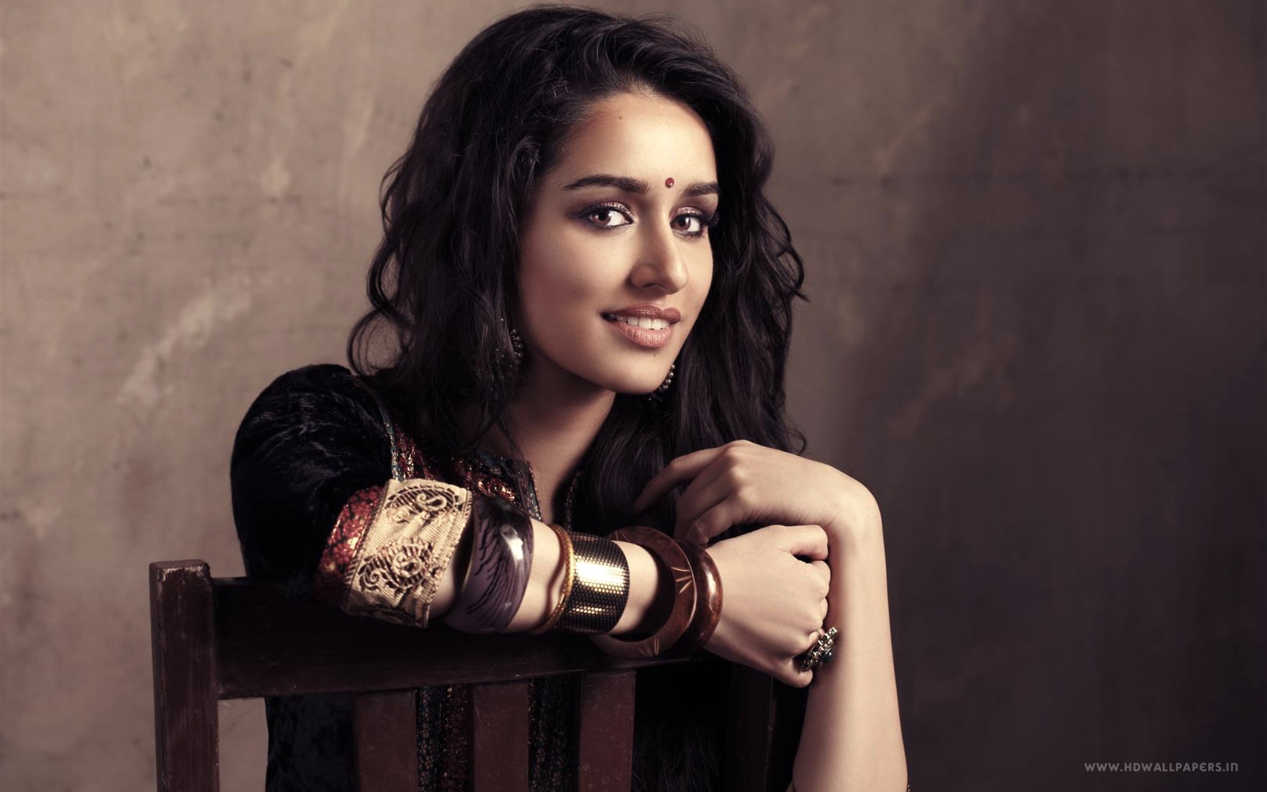 Shraddha, bracelet, looking at camera, one person, black hair, women, long hair, indoors, young adult, beauty, 2K, adult, hairstyle, young women, Bollywood, HD Wallpaper
