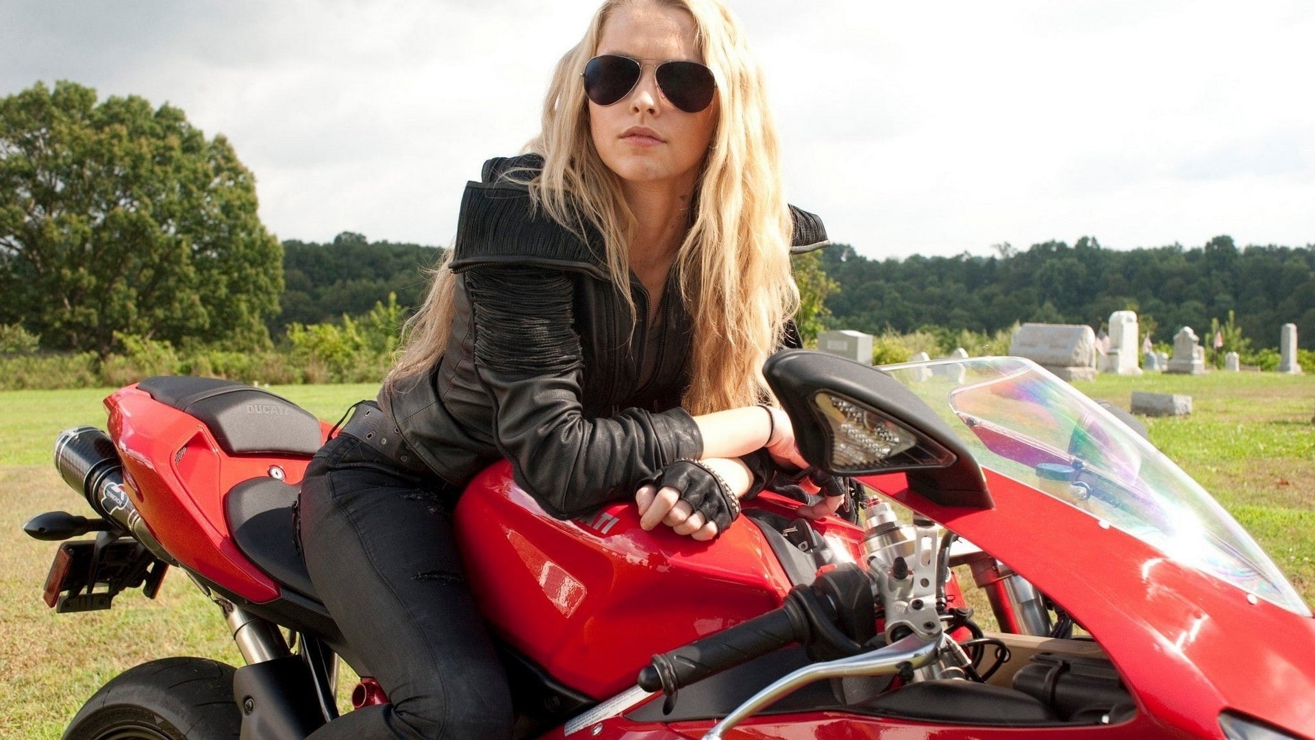 palmer, 1080P, teresa, lifestyle, hd, women, motorcycles, ducati, sunglasses, art, news, motorbikes, HD Wallpaper