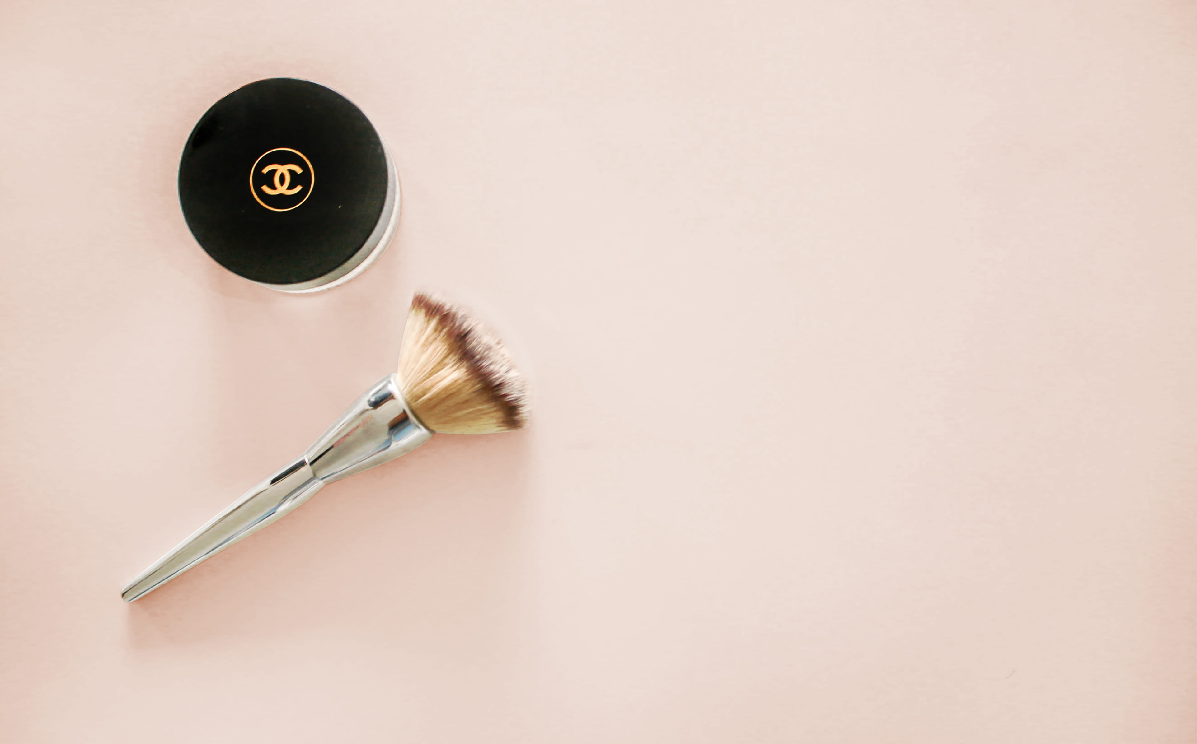close-up, makeup, make up brush, background, studio shot, from above, fashion, lifestyle, design, 4K, no people, colored background, indoors, beauty, flatlay, HD Wallpaper