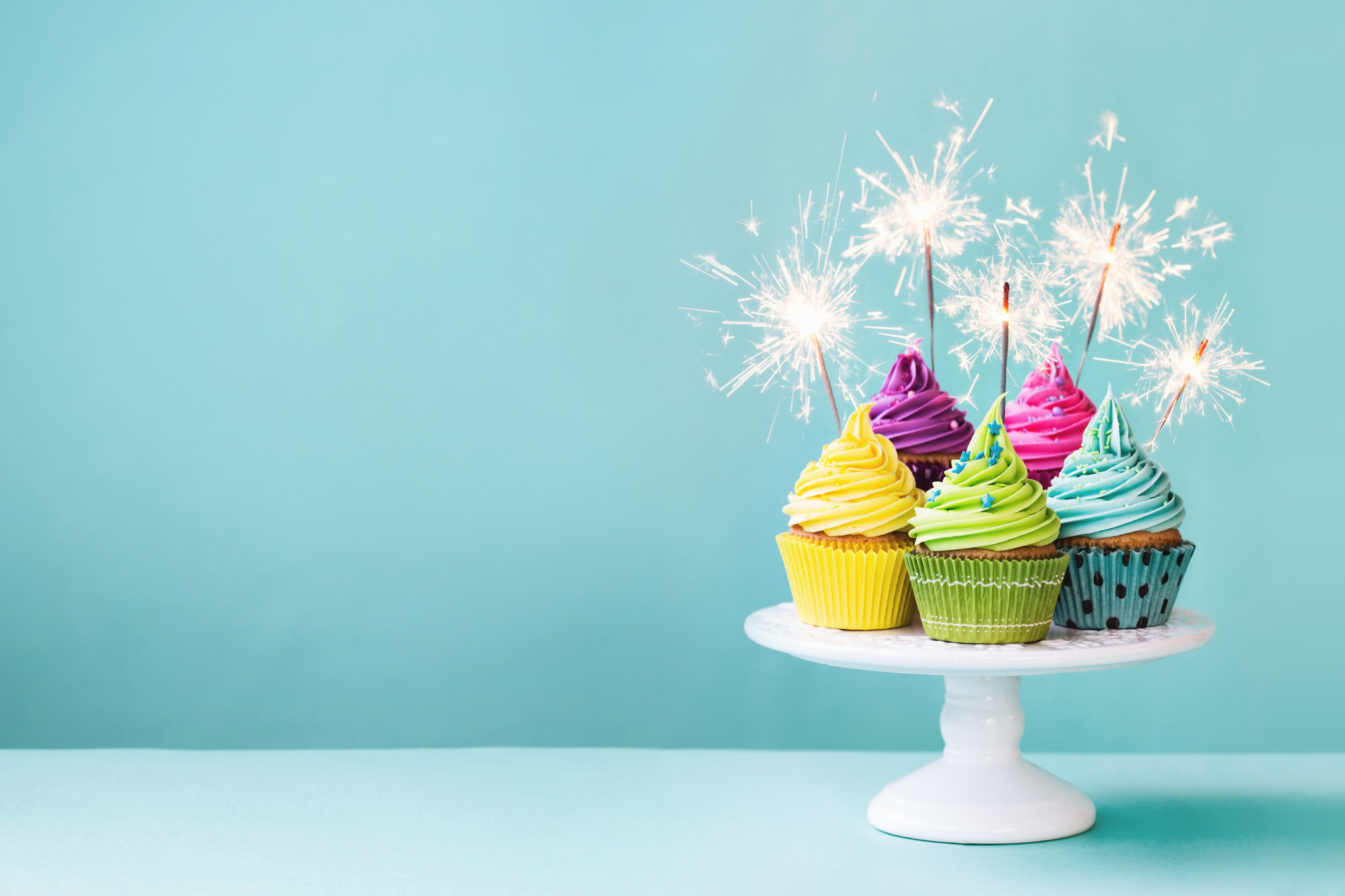 5K, cupcakes, colorful, sparklers, Happy Birthday, decoration, holiday celebration, cream, Birthday, HD Wallpaper