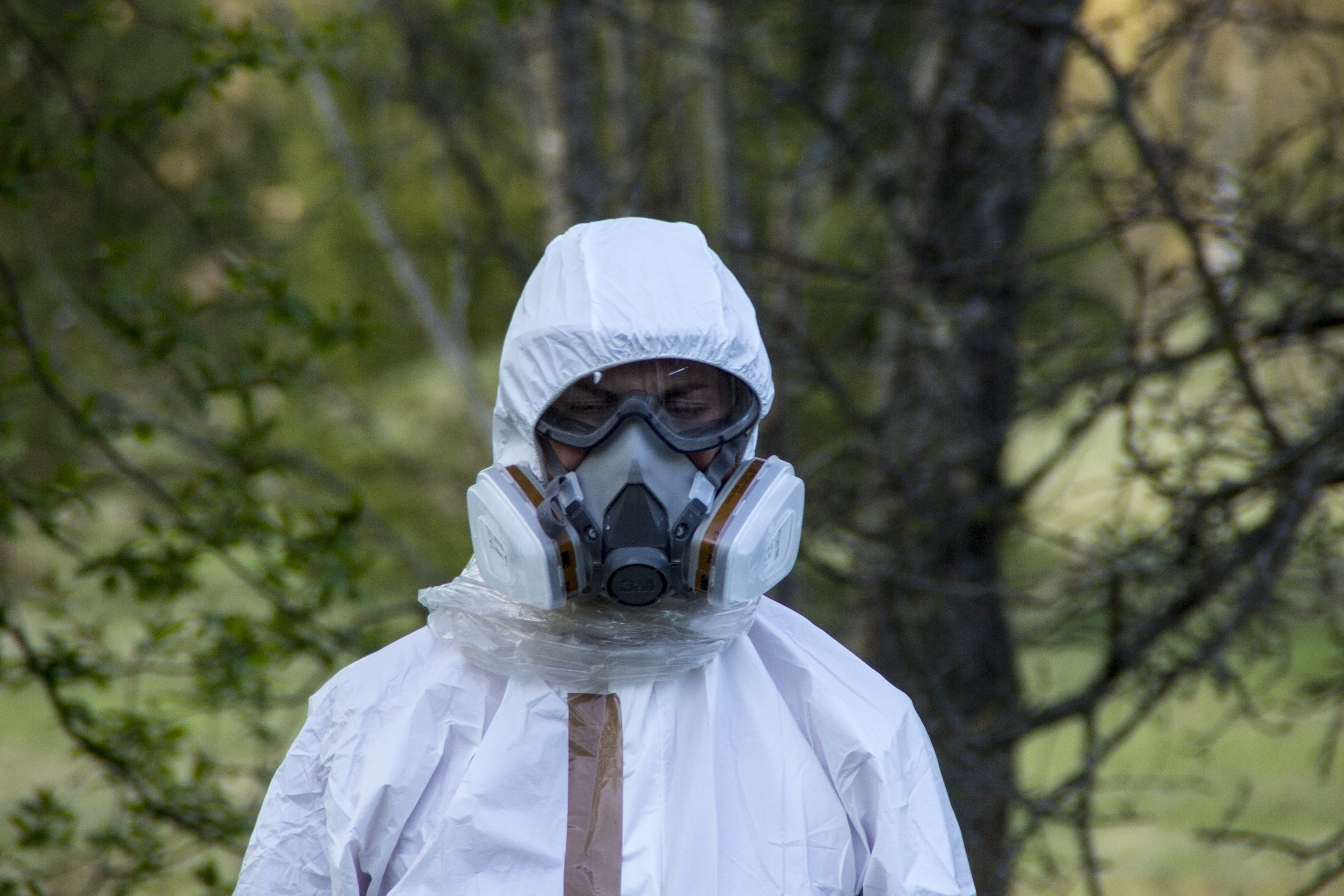 war, silicate, man, disaster, land, armageddon, security, forest, mineral, survivor, atmosphere, respirator, abandoned, apocalyptic, 3m, stalker, portrait, HD Wallpaper