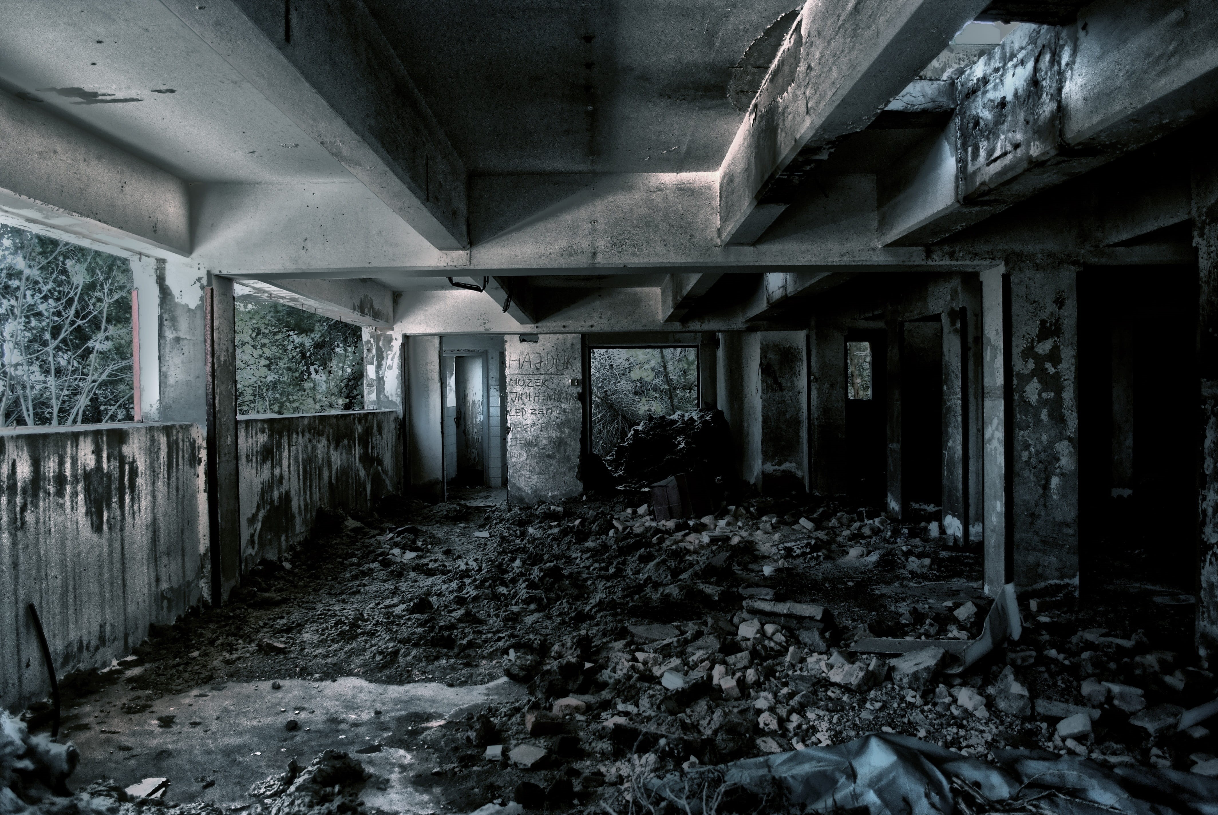 run-Down, empty, grunge, horror, no People, doomsday, absence, asylum, architectural column, loneliness, wall - Building Feature, light, exit, rotting, HD Wallpaper