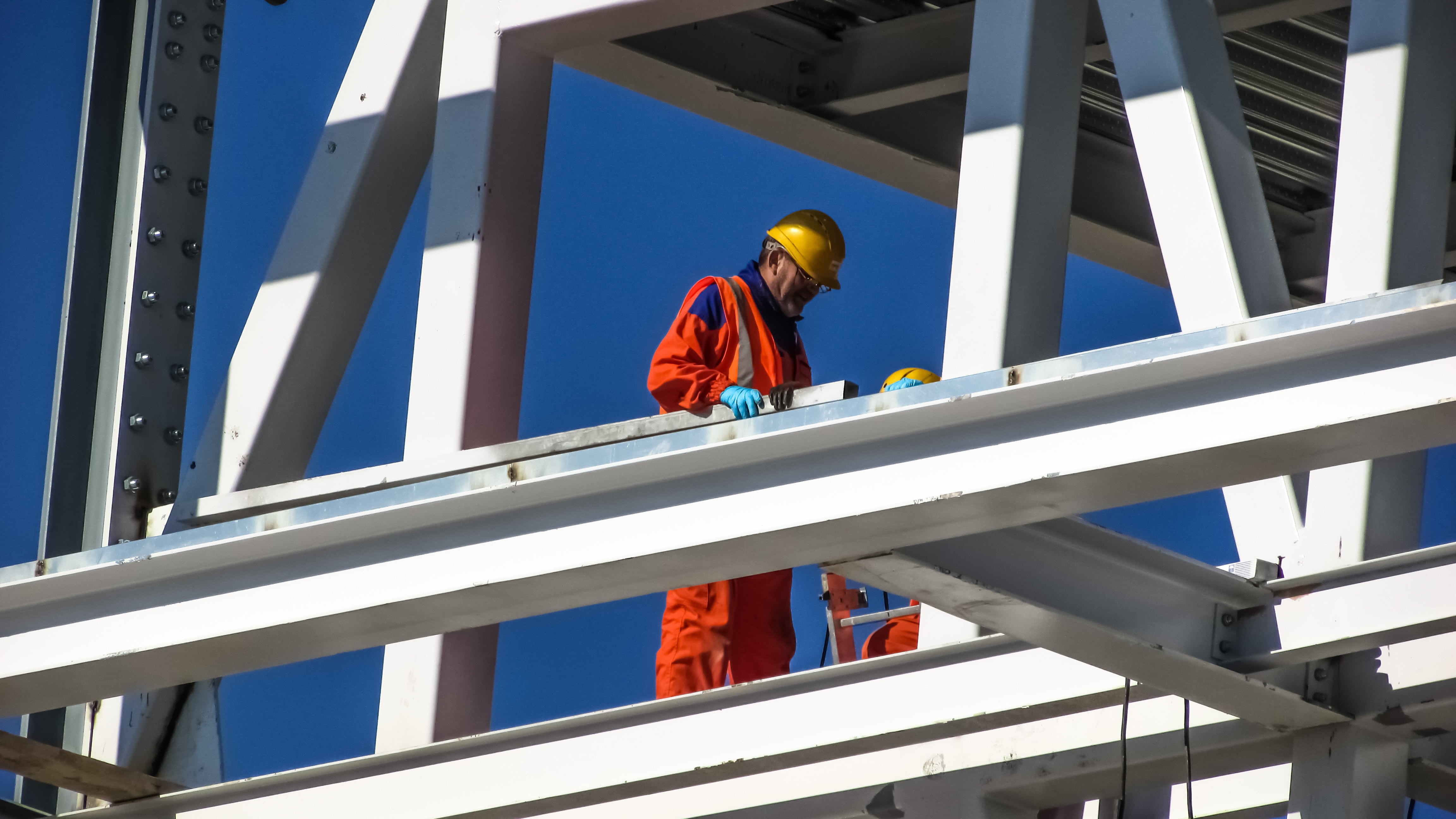 nature, engineer, sunlight, wearing, safety, building exterior, man, engineering, hardhat, daytime, helmet, adult, occupation, architecture, working, protection, HD Wallpaper