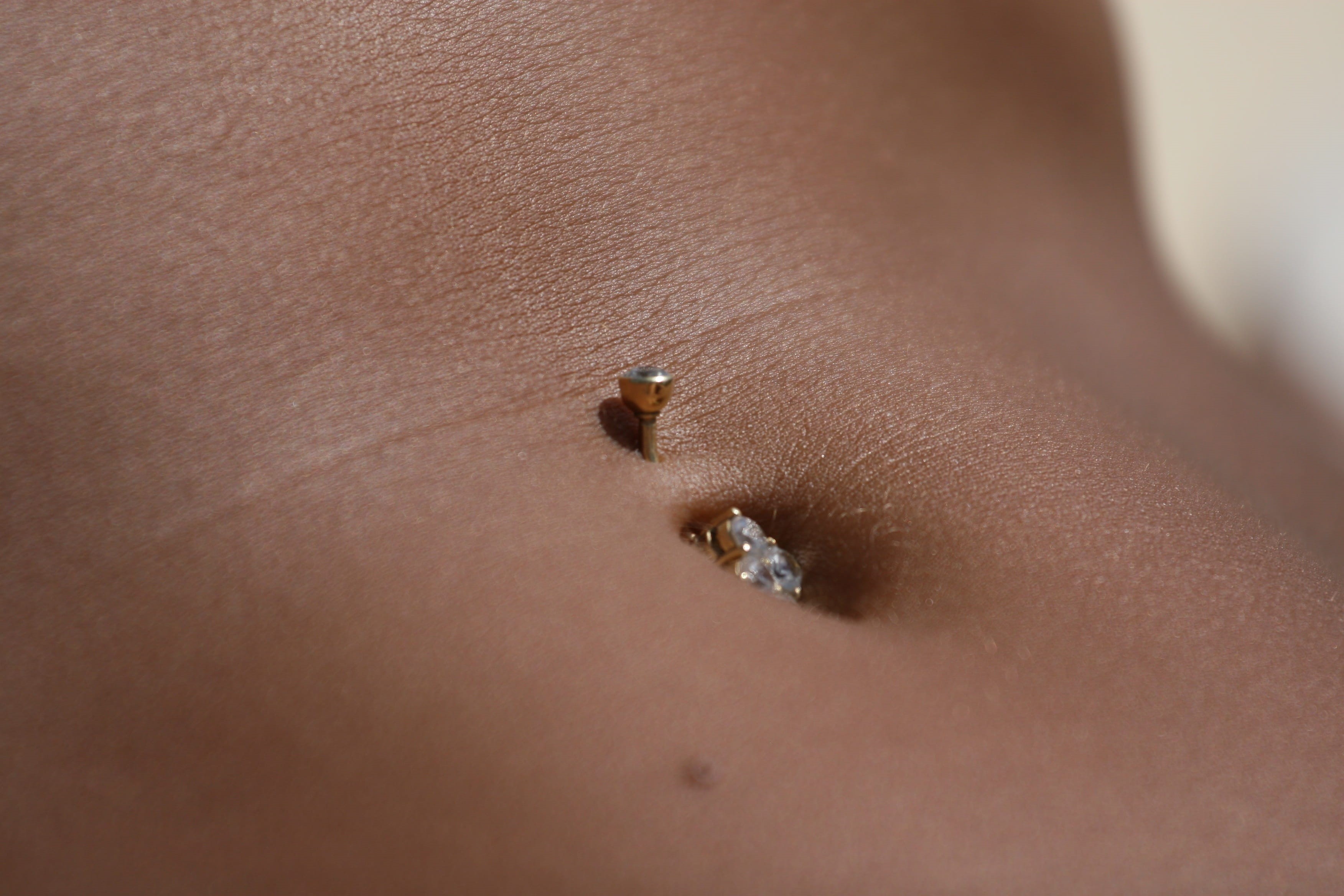 gold, people, selective focus, water, lifestyles, Body Piercing, finger, land, nature, focus on foreground, 2K, hand, real people, day, human body part, HD Wallpaper