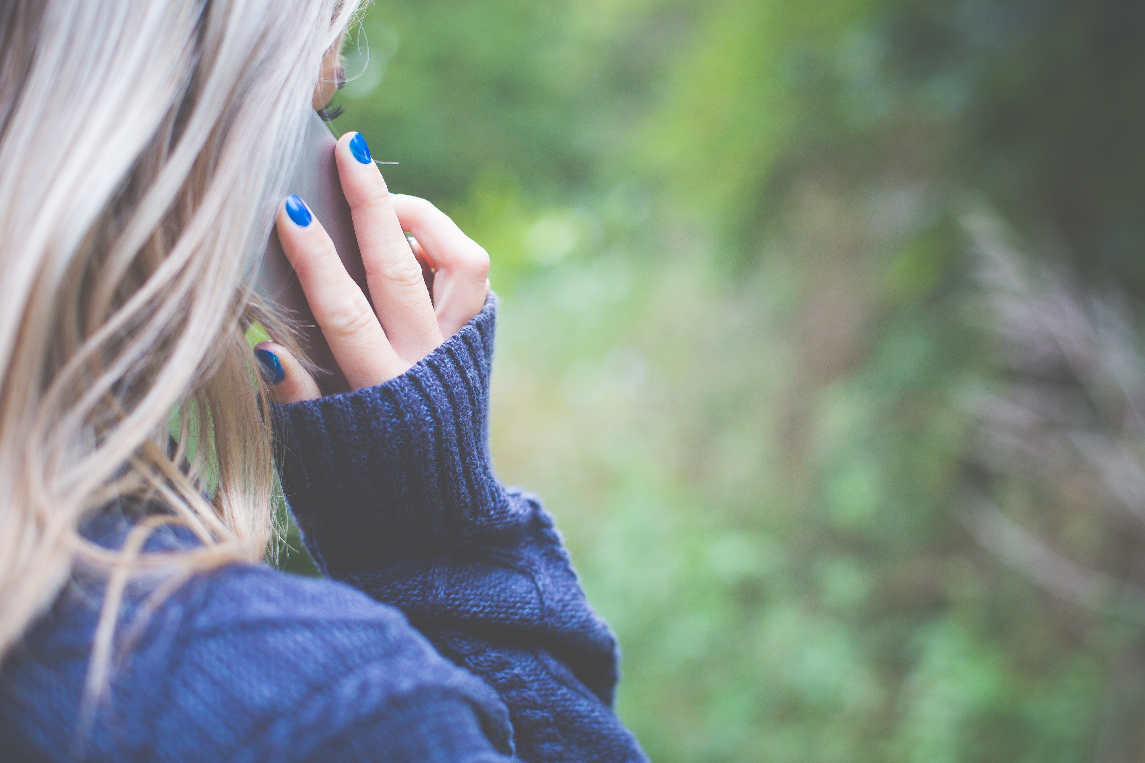 warm clothing, adult, people, hair, day, young Adult, Phone, plant, nature, beautiful, holding, blond Hair, room for text, Calling, fashion, caucasian Ethnicity, HD Wallpaper