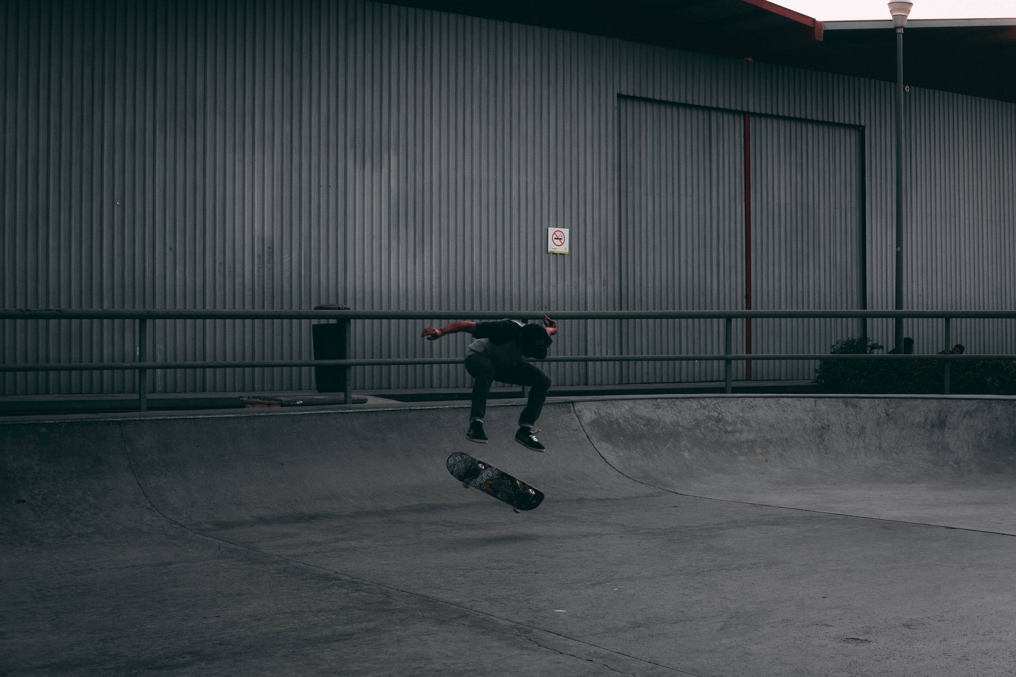 skateboard park, exercising, casual clothing, skate, city, riding, lifestyles, skateboard, performing, leisure activity, action, motion, jump, skatelife, HD Wallpaper