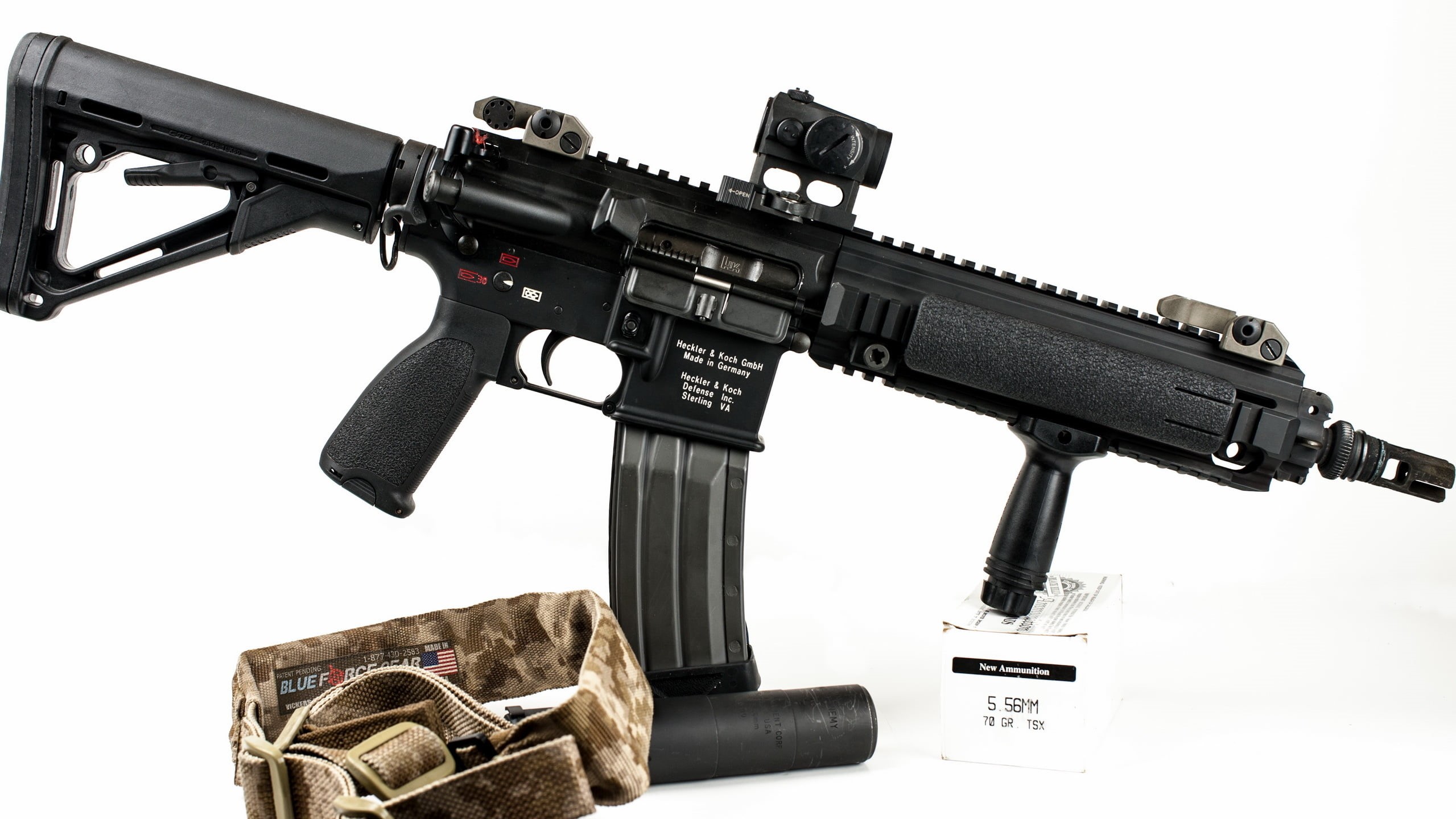 weapon, film industry, white, aiming, army, weapons, crime, black, bullet, HK416, machine gun, government, assault, sign, white Background, machinery, communication, HD Wallpaper