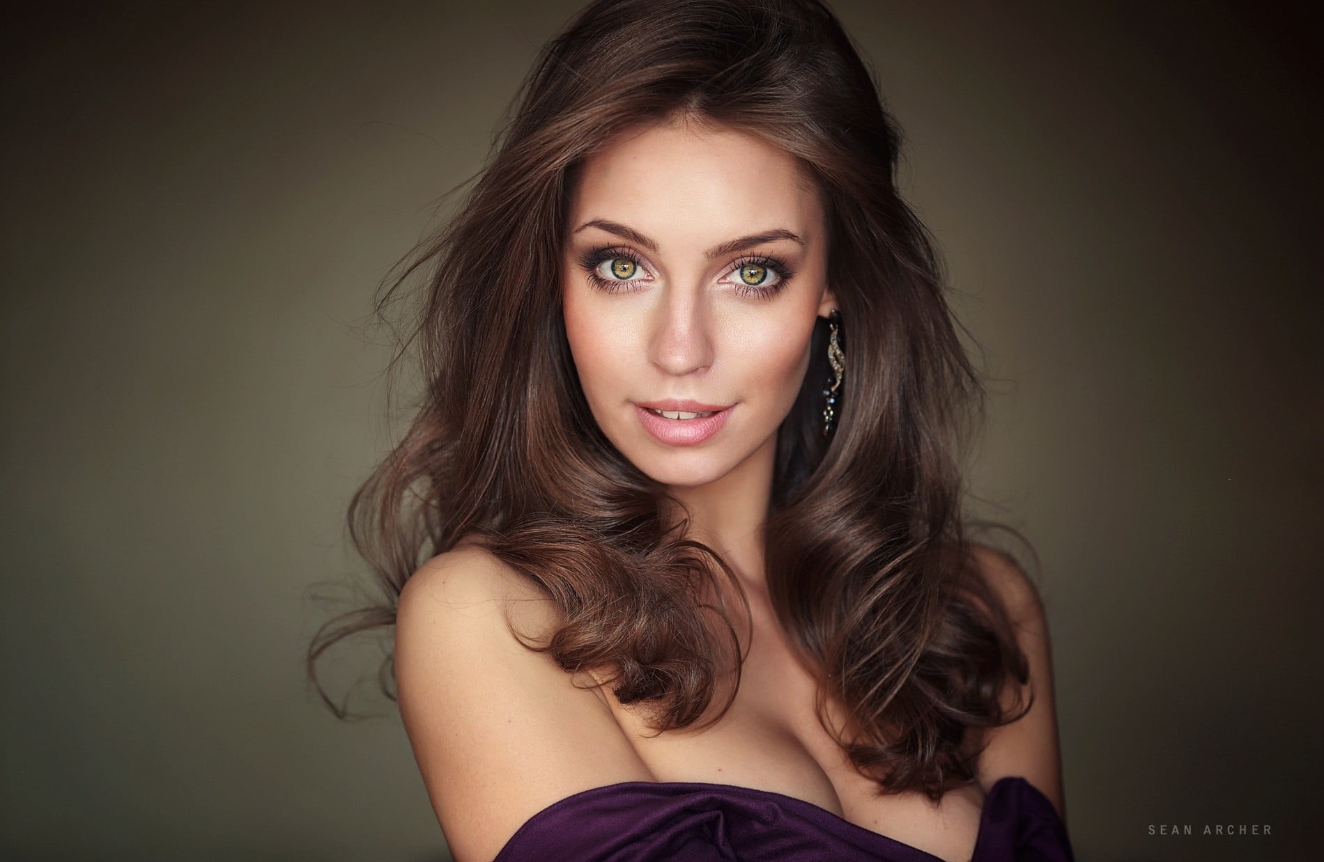 headshot, simple background, 720P, front view, Sean Archer, brown hair, beautiful woman, long hair, women, looking at camera, Anastasiya Peredistova, make-up, HD Wallpaper